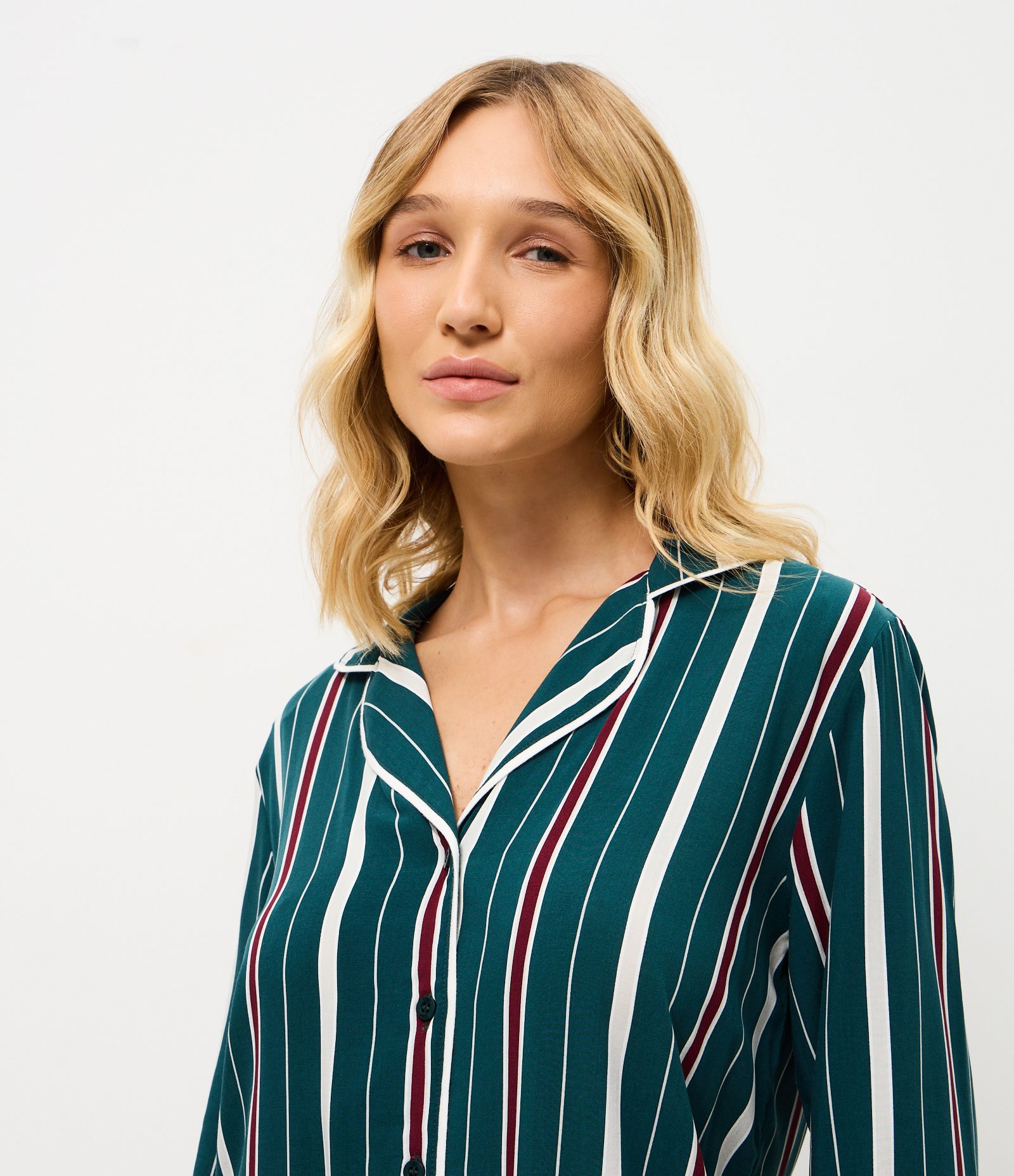 Pijama Longo Americano em Viscose com Estampa de Listras Verde 3
