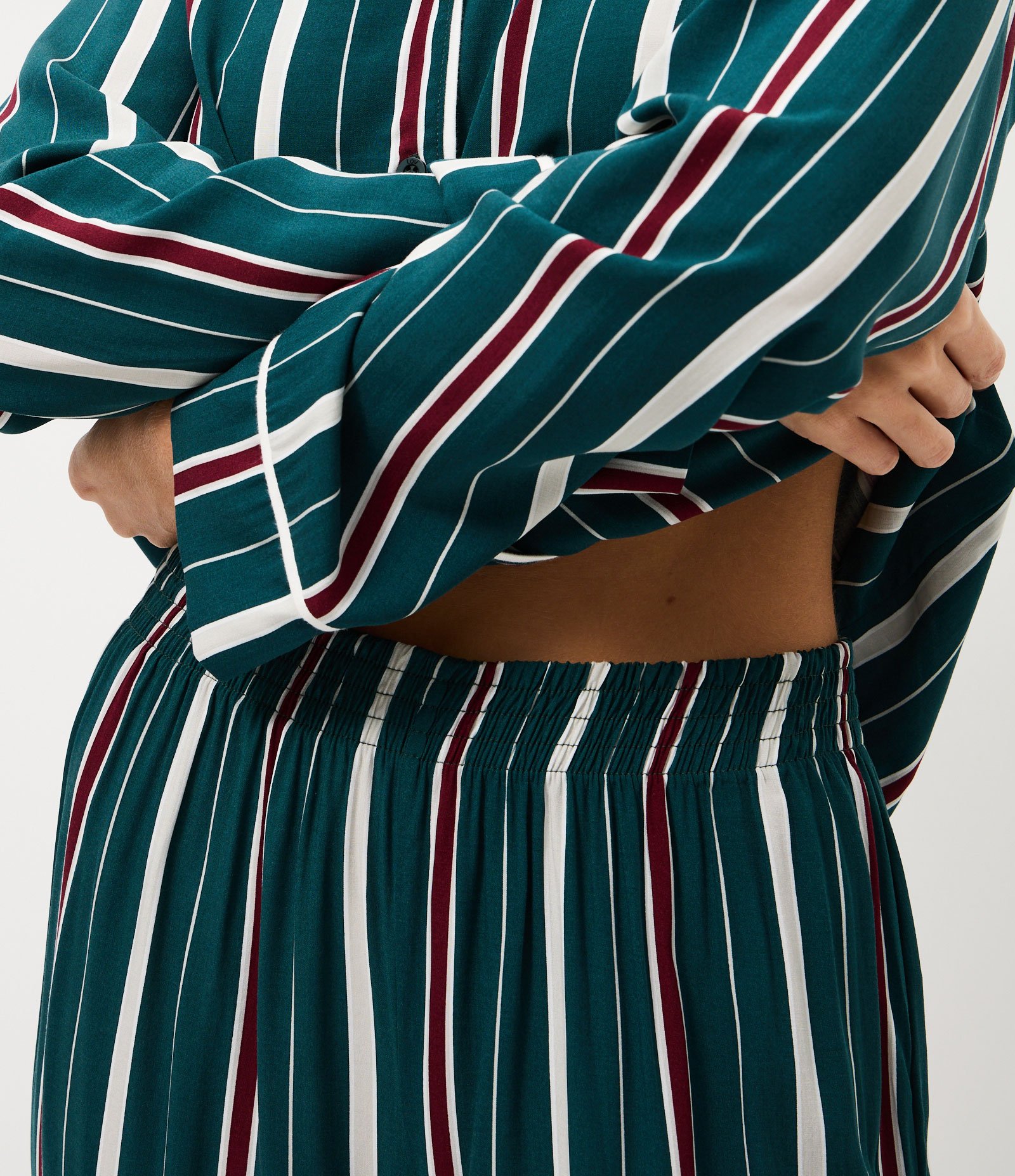 Pijama Longo Americano em Viscose com Estampa de Listras Verde 4