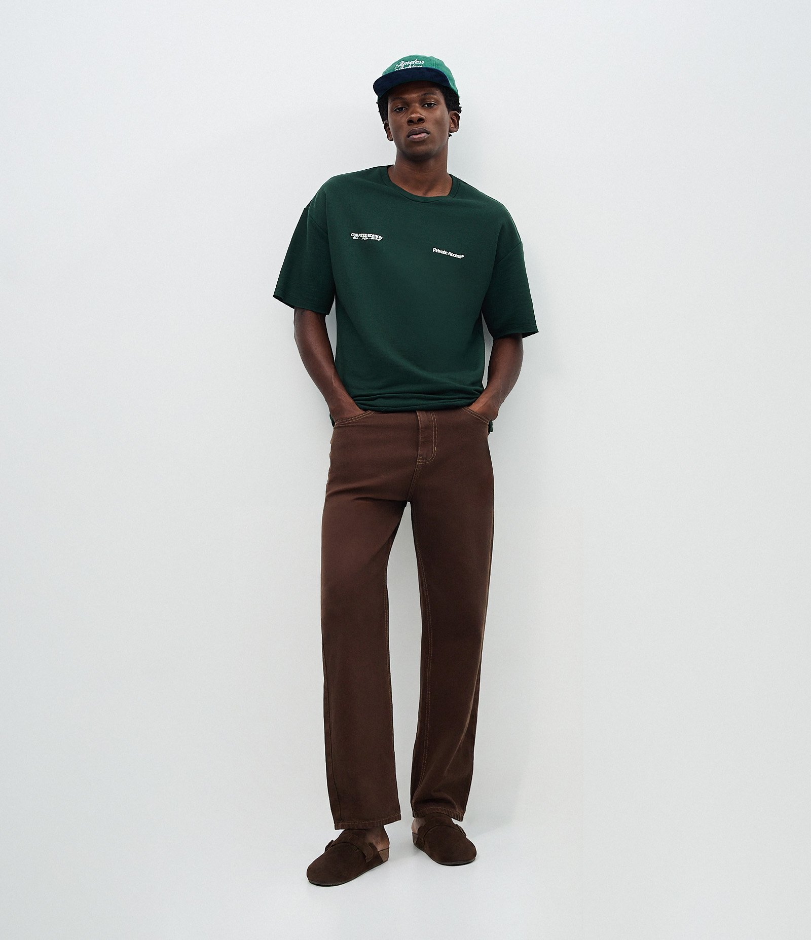 Camiseta Oversized em Moletinho com Lettering Paris Tokyo New York Verde 2