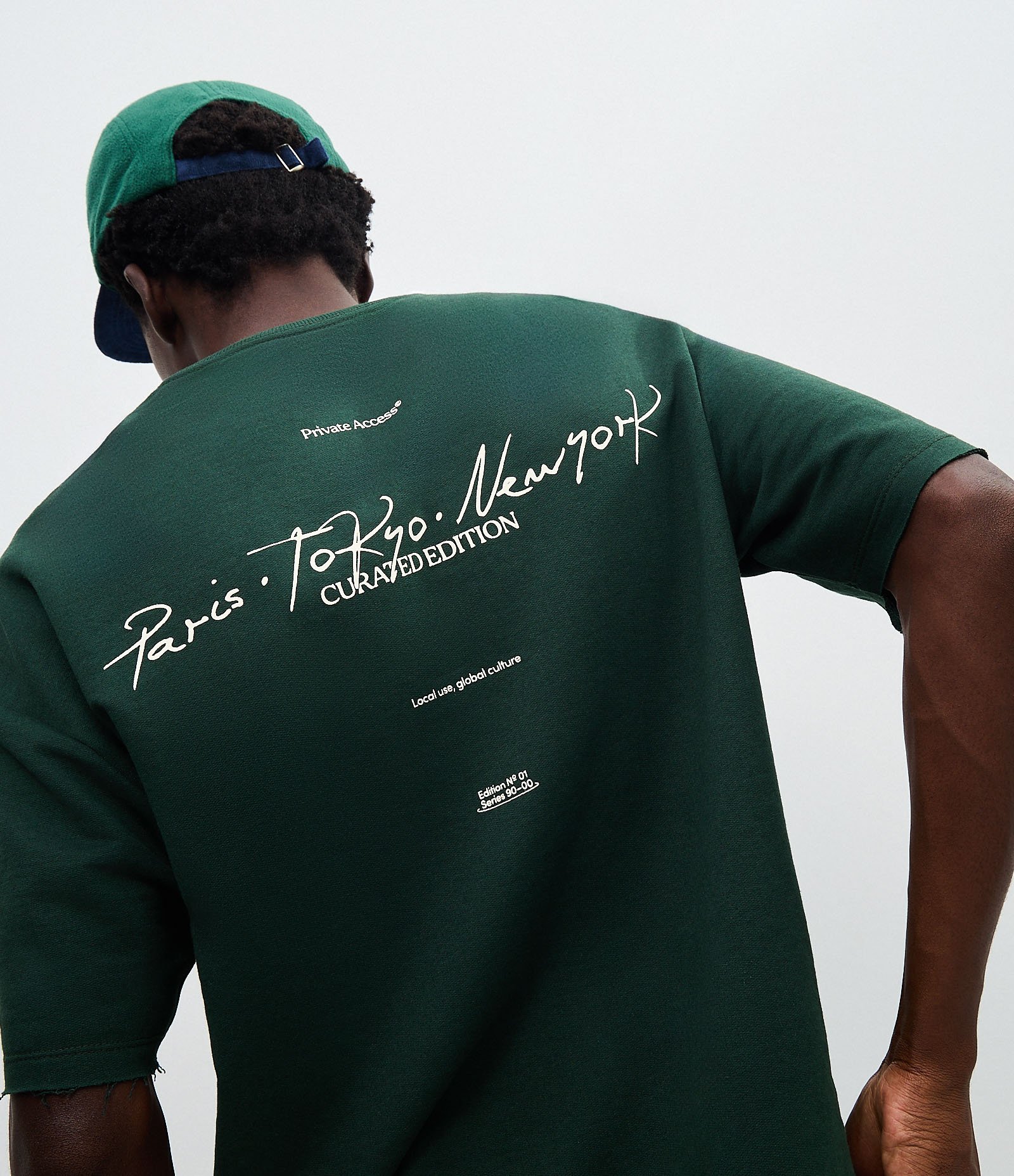 Camiseta Oversized em Moletinho com Lettering Paris Tokyo New York Verde 3