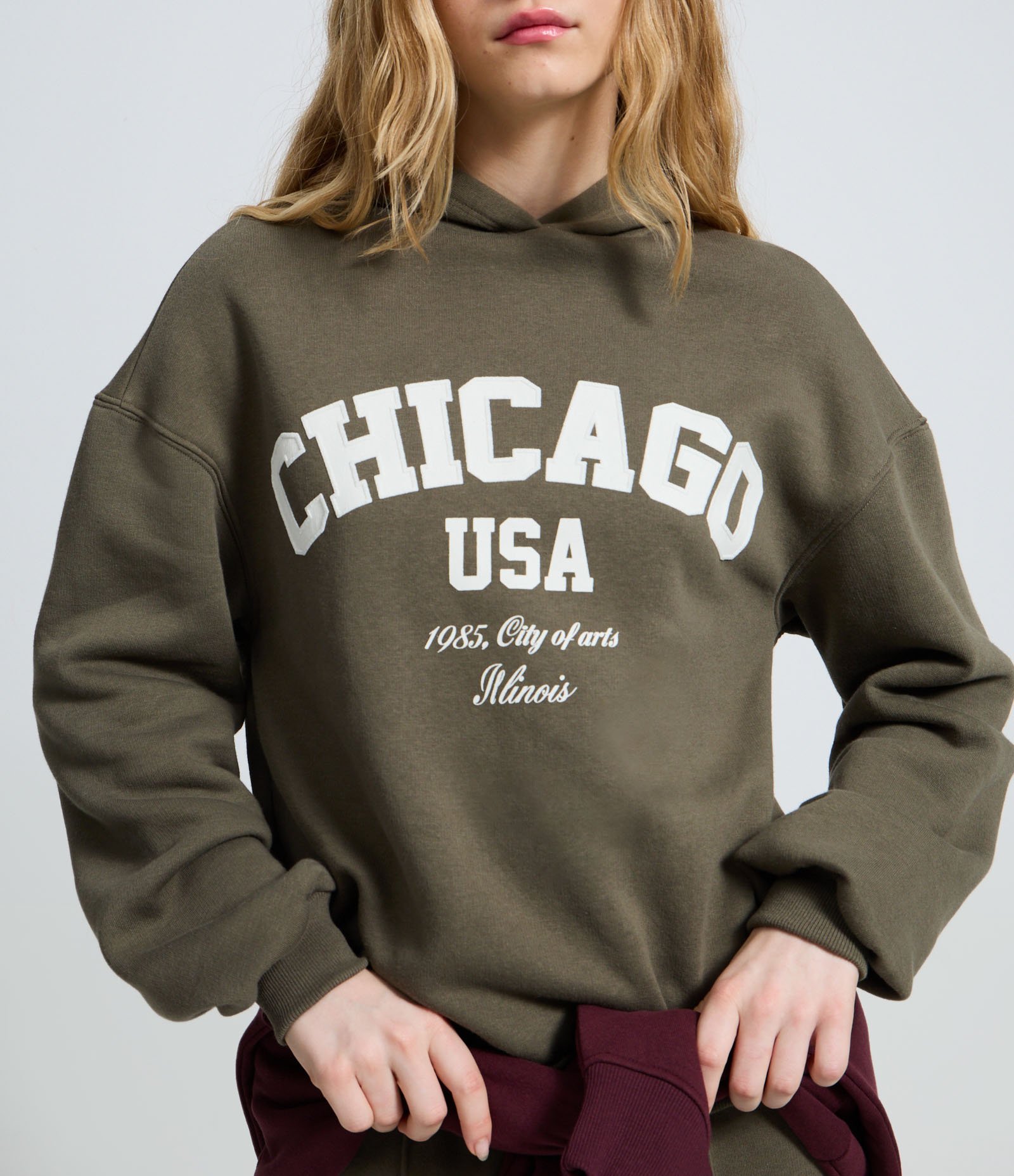 Moletom com Capuz e Lettering Chicago Verde Oliva 3