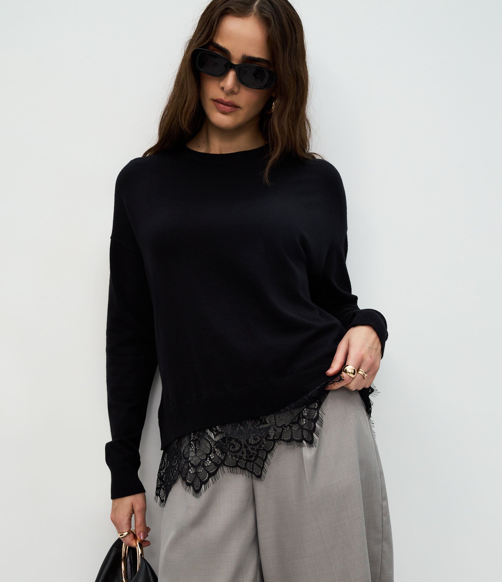 Blusa em Tricô com Aplicação de Renda na Barra Preto 1