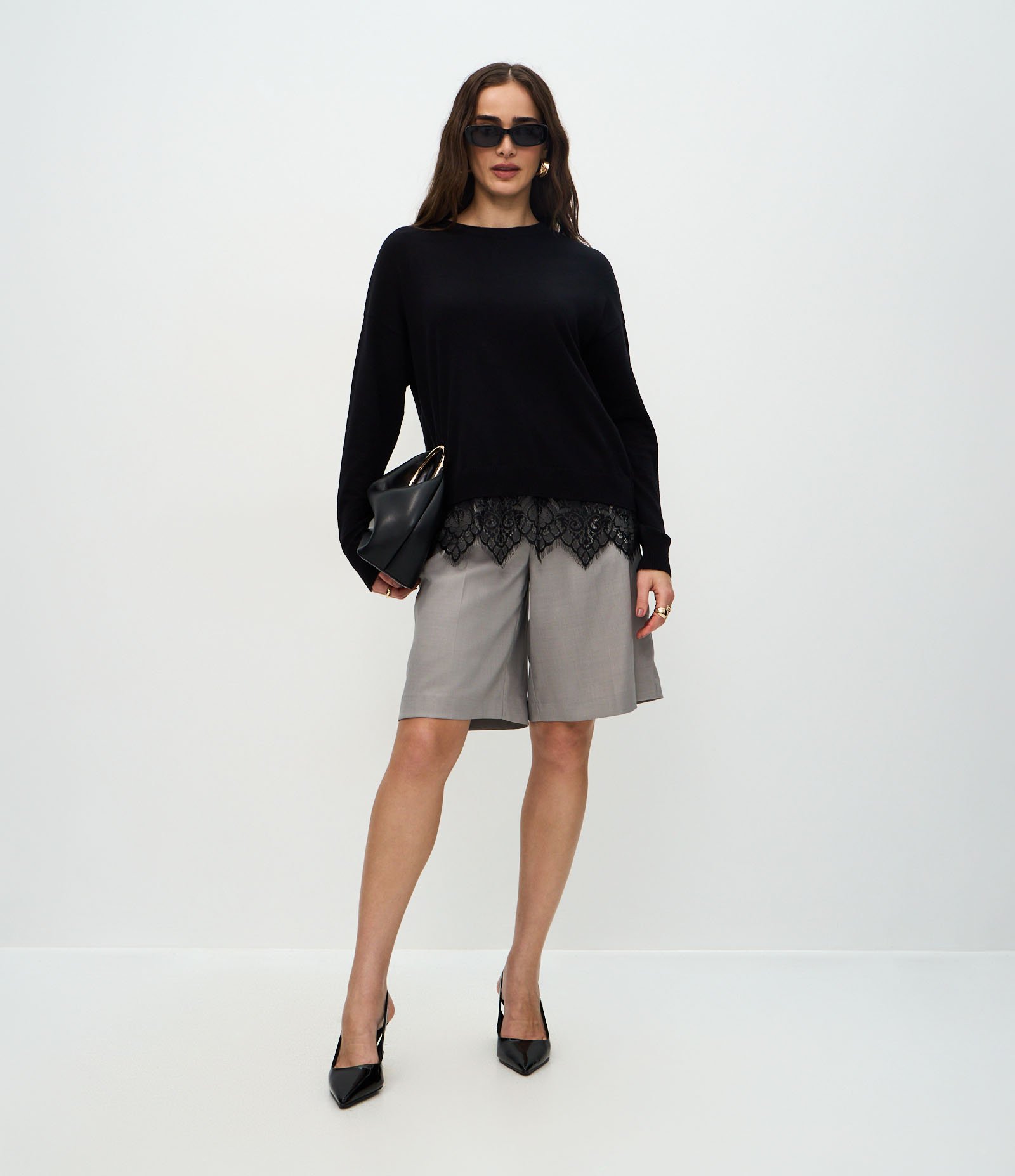 Blusa em Tricô com Aplicação de Renda na Barra Preto 2