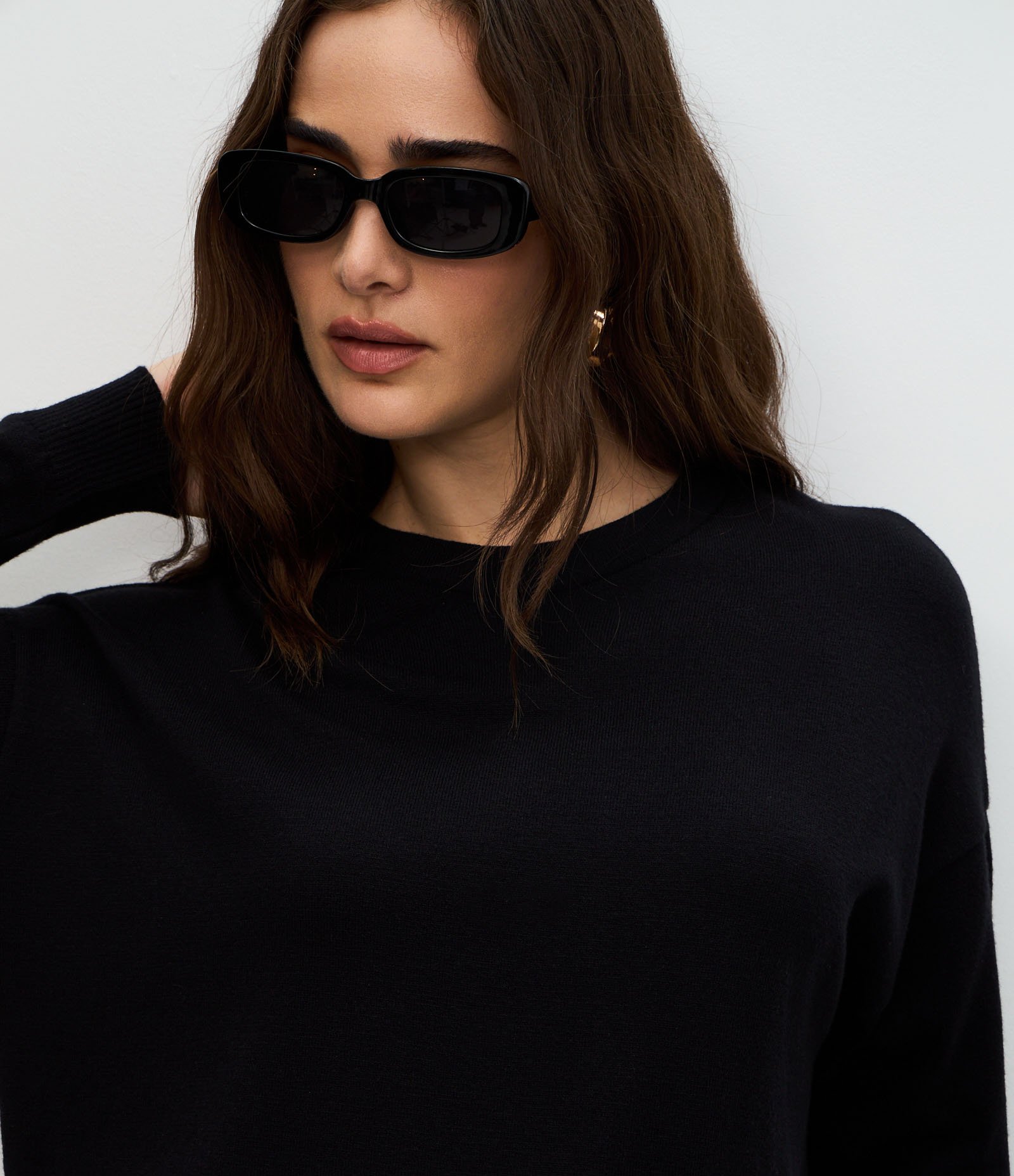 Blusa em Tricô com Aplicação de Renda na Barra Preto 3