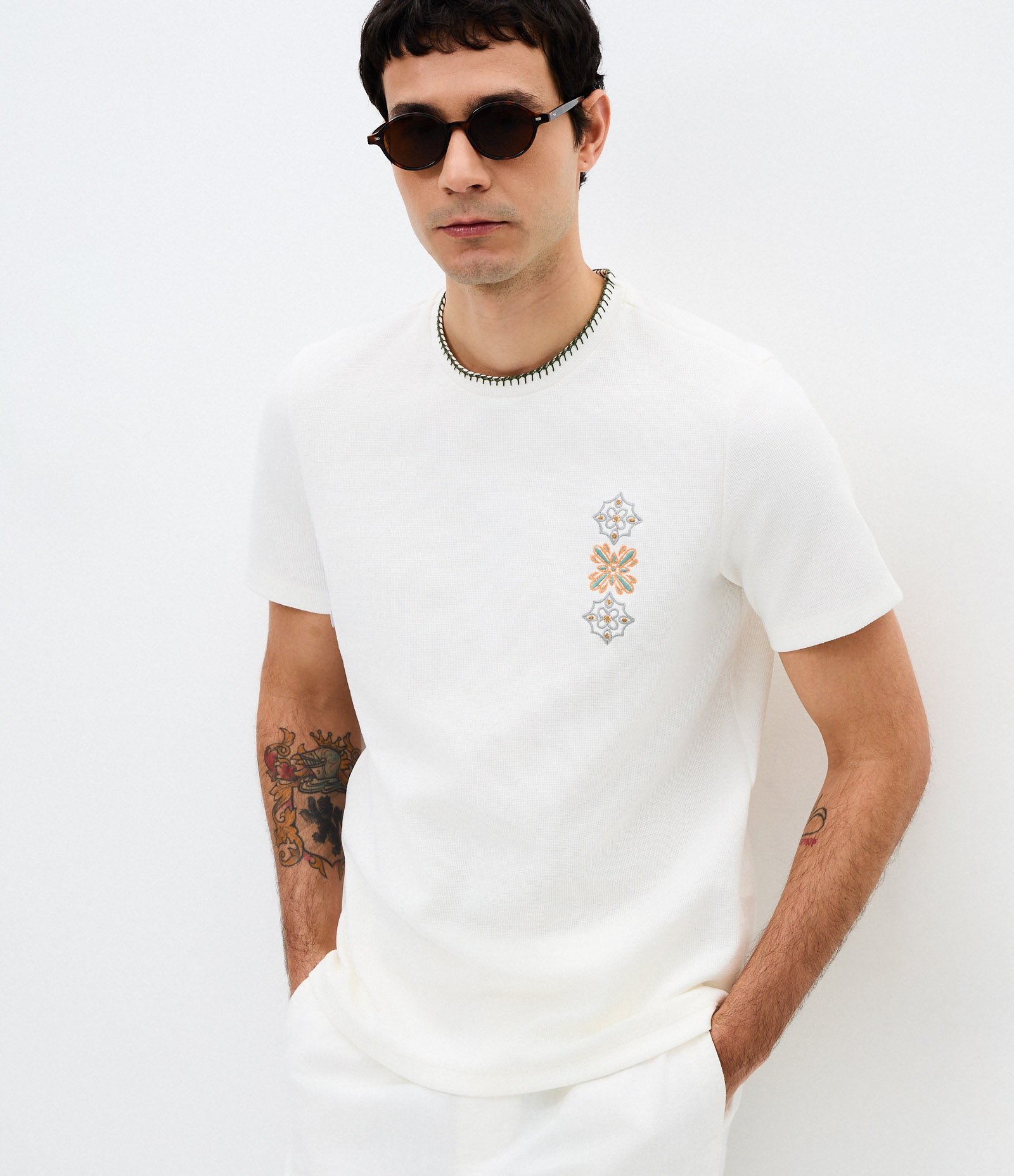 Camiseta Texturizada com Bordado Off White 1
