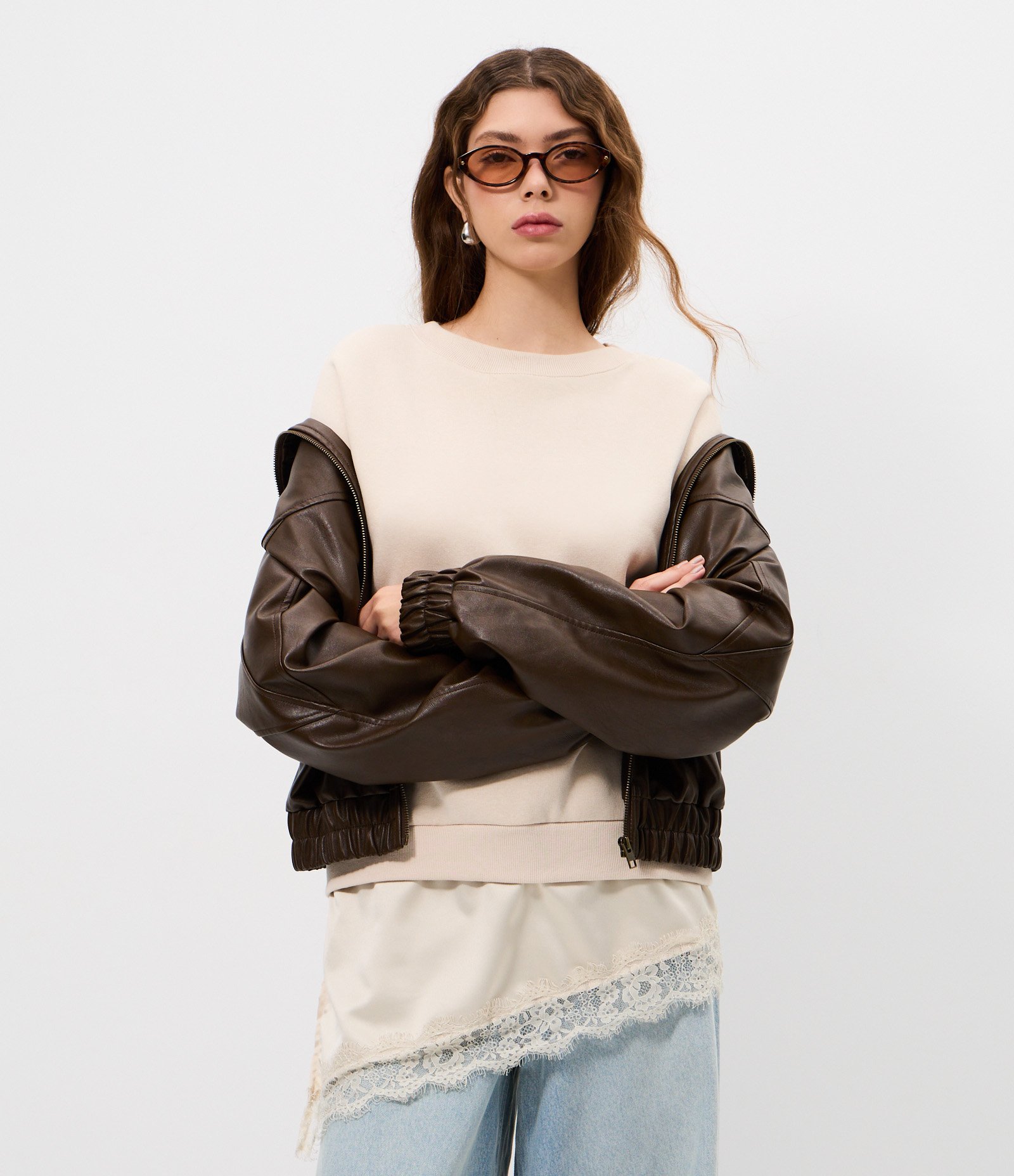 Moletom Oversized e Aplicação de Renda na Barra Off White 1