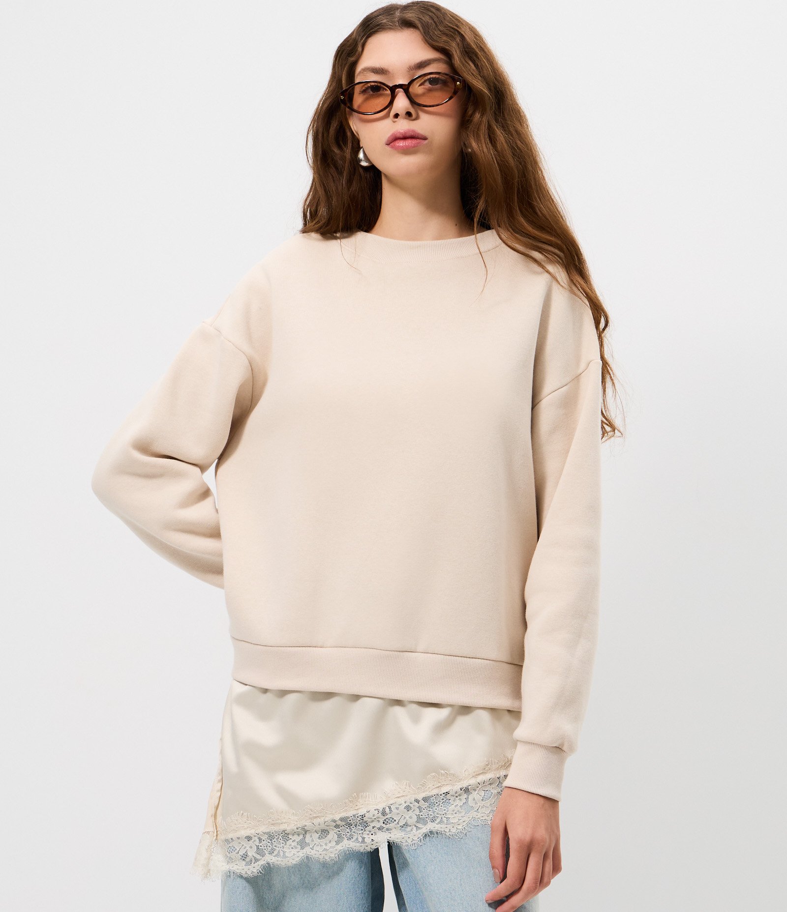 Moletom Oversized e Aplicação de Renda na Barra Off White 3