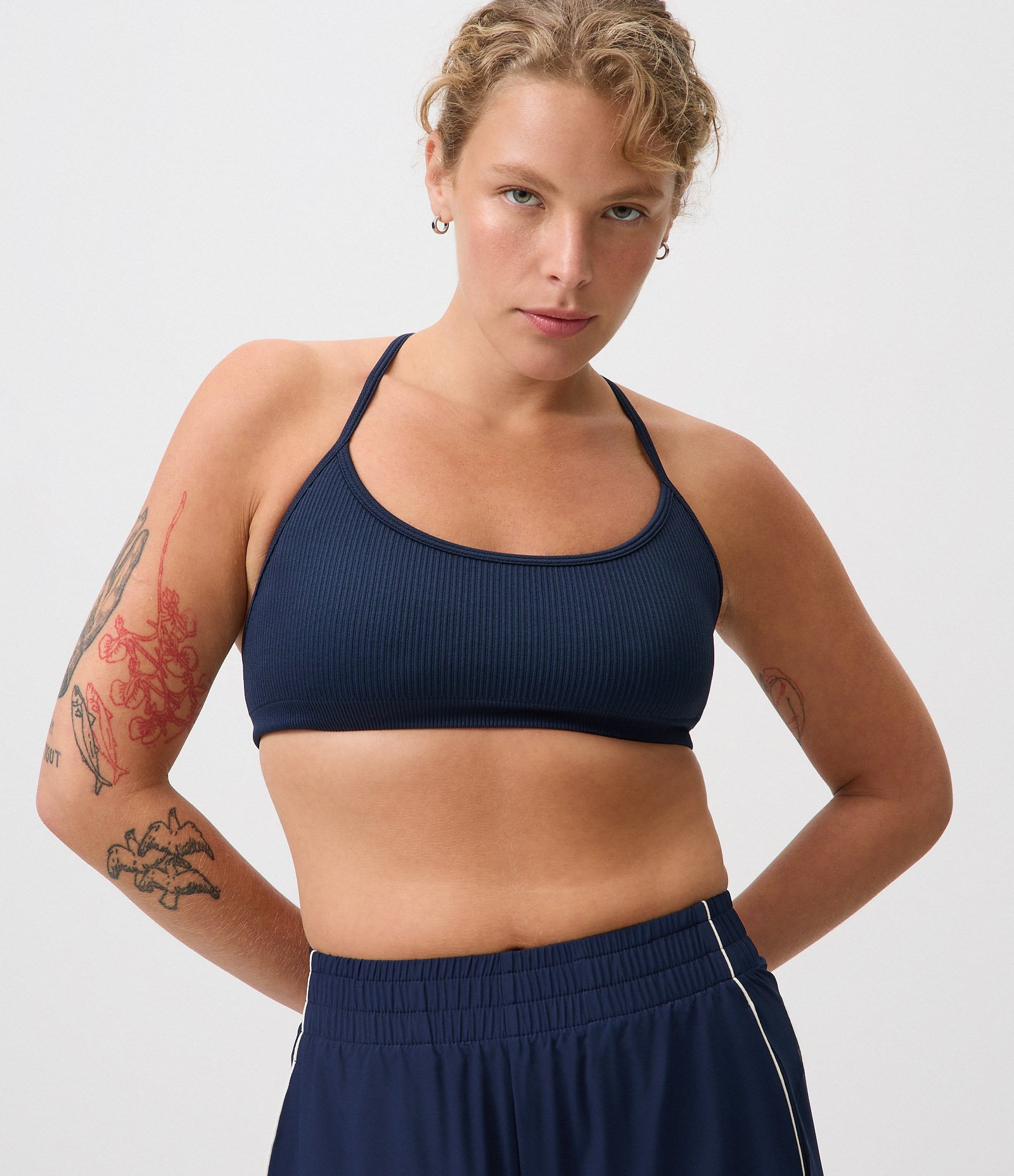Top Feminino Esportivo em Microfibra Seamless e Tiras Finas Azul 1