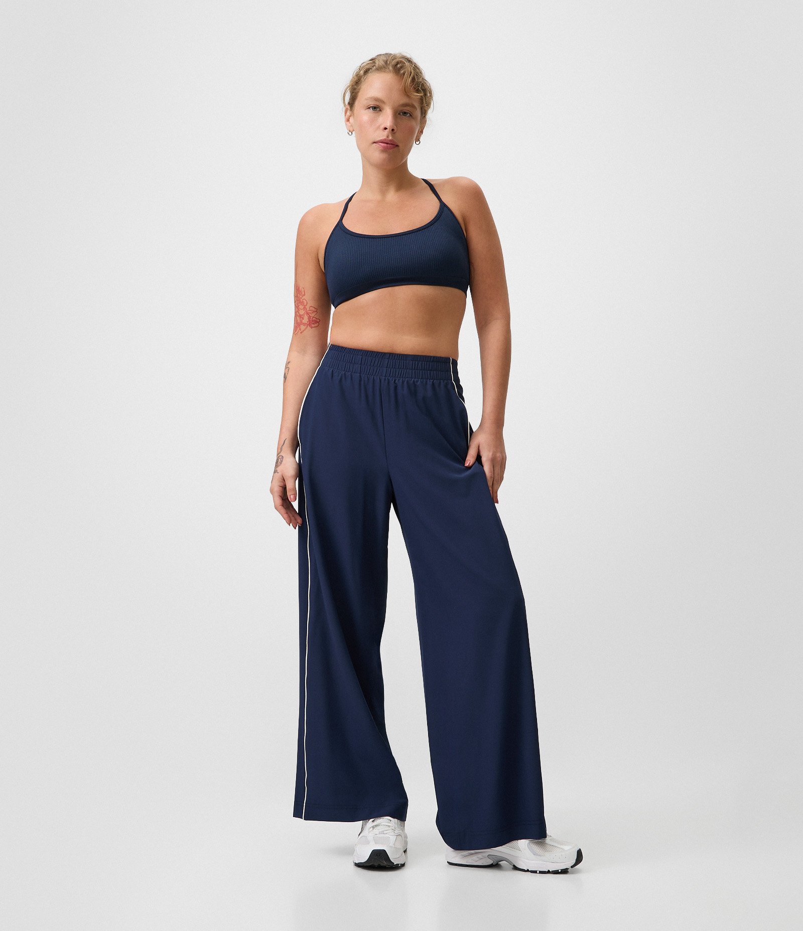 Top Feminino Esportivo em Microfibra Seamless e Tiras Finas Azul 2