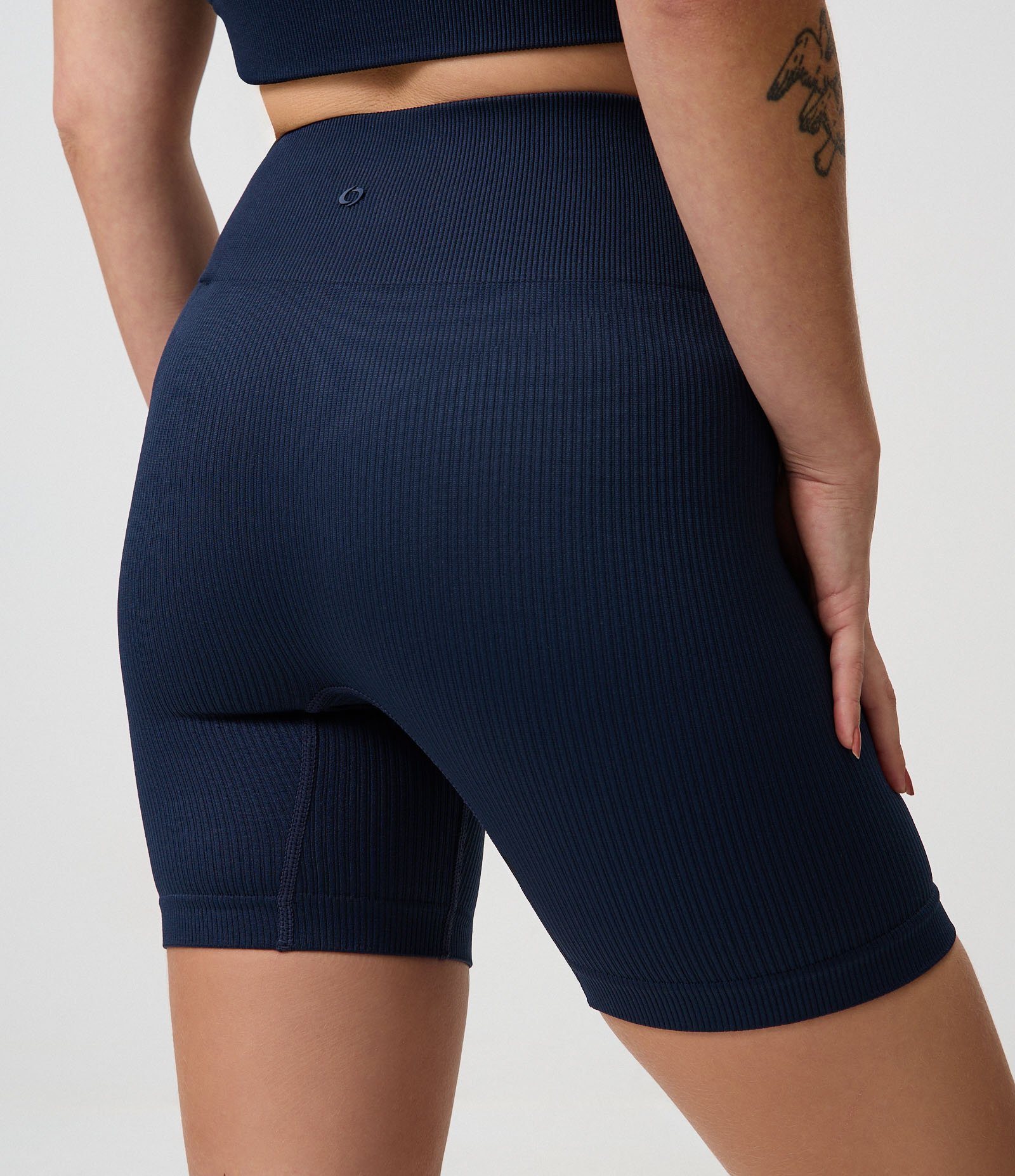 Bermuda Esportiva em Microfibra Seamless Azul 3