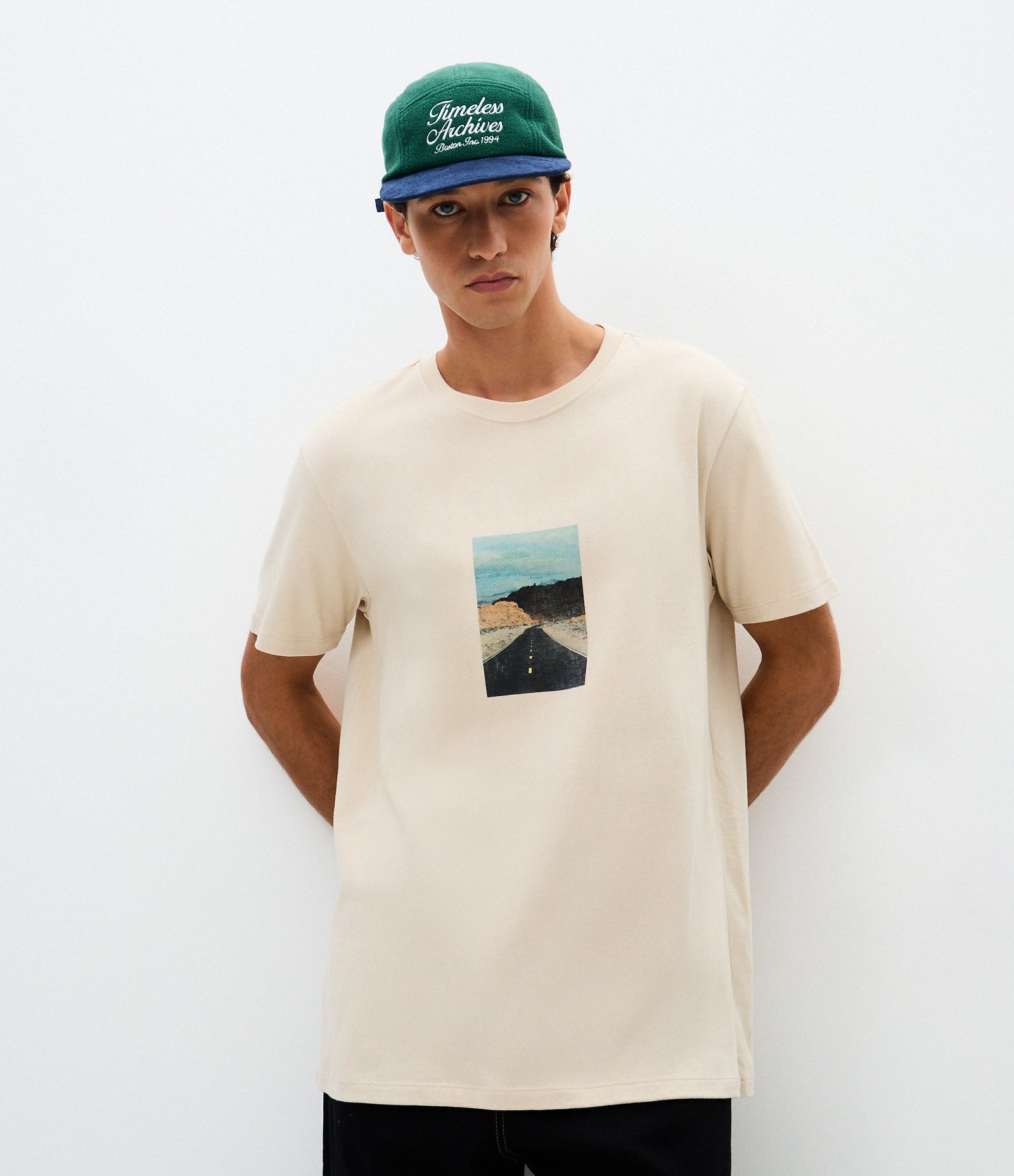 Camiseta Comfort On Distant Roads Bege 3