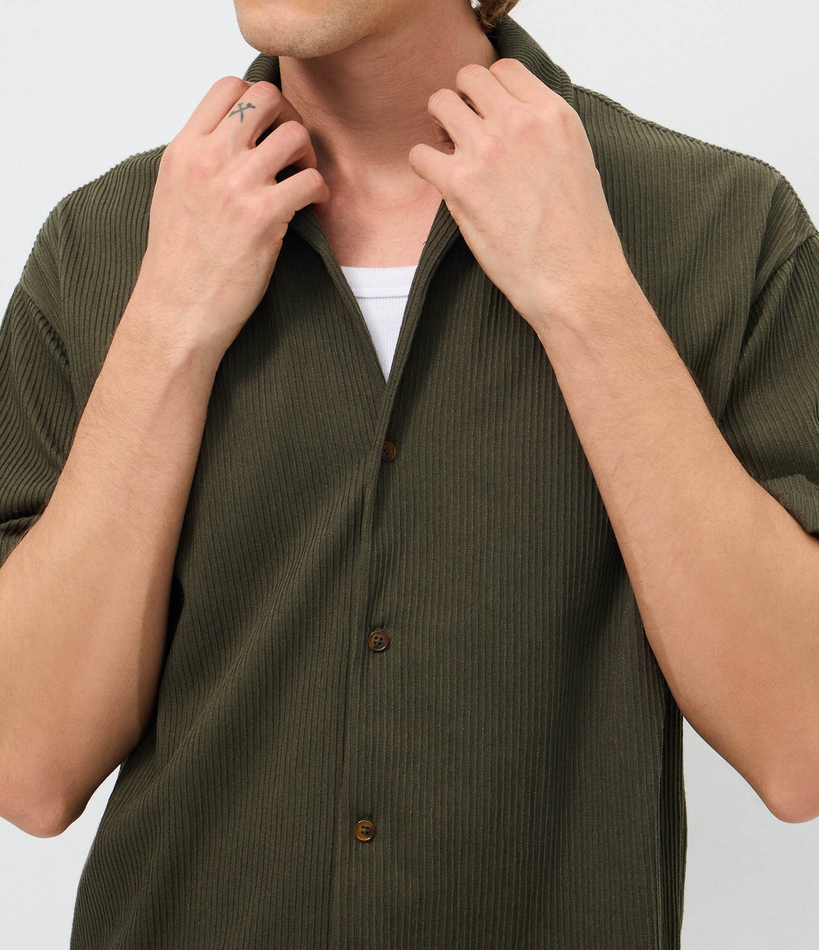 Camisa Manga Curta Texturizada com Gola Bowling Verde 3
