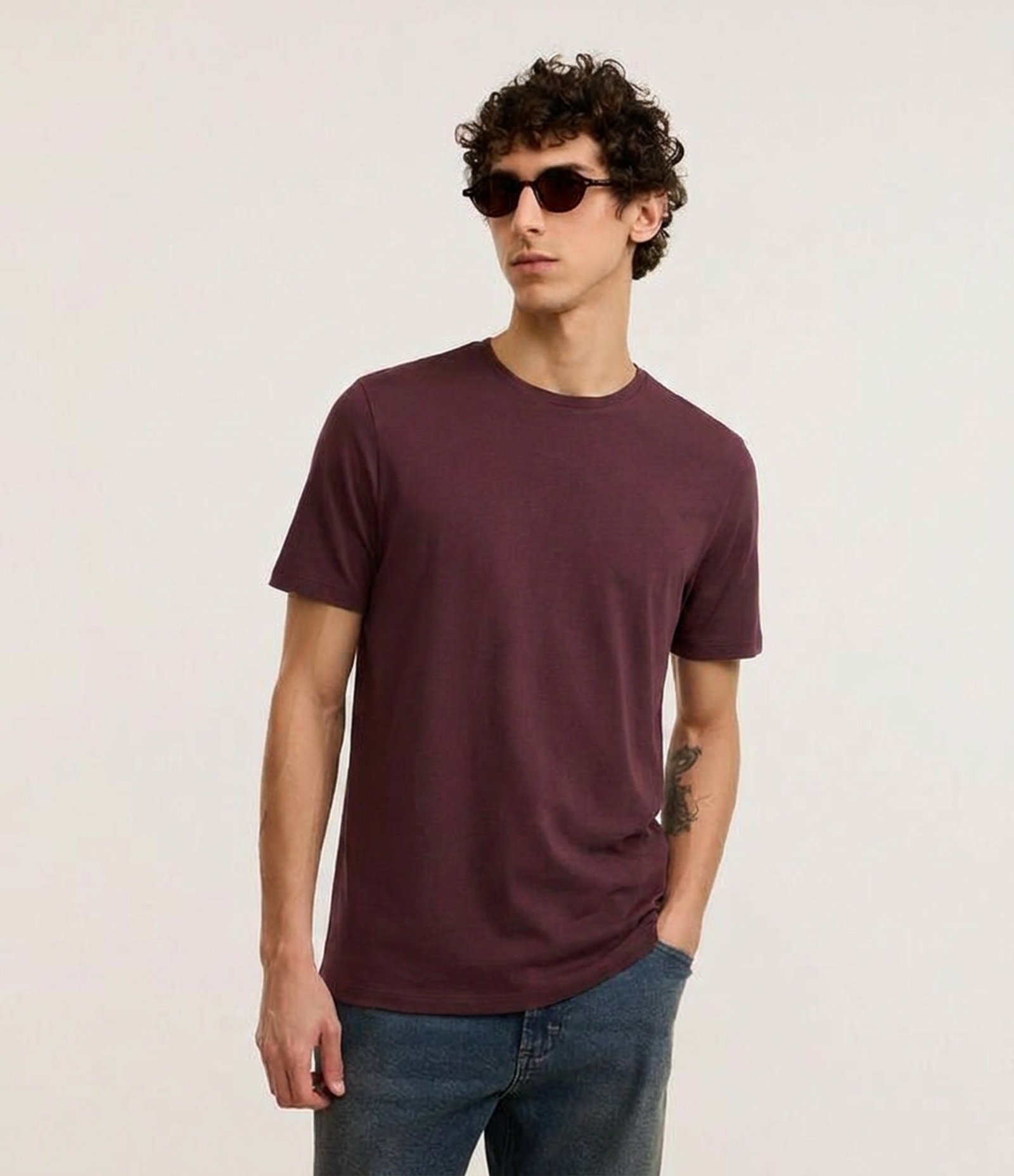 Camiseta Slim Básica em Algodão Peruano com Gola Redonda Vinho 2