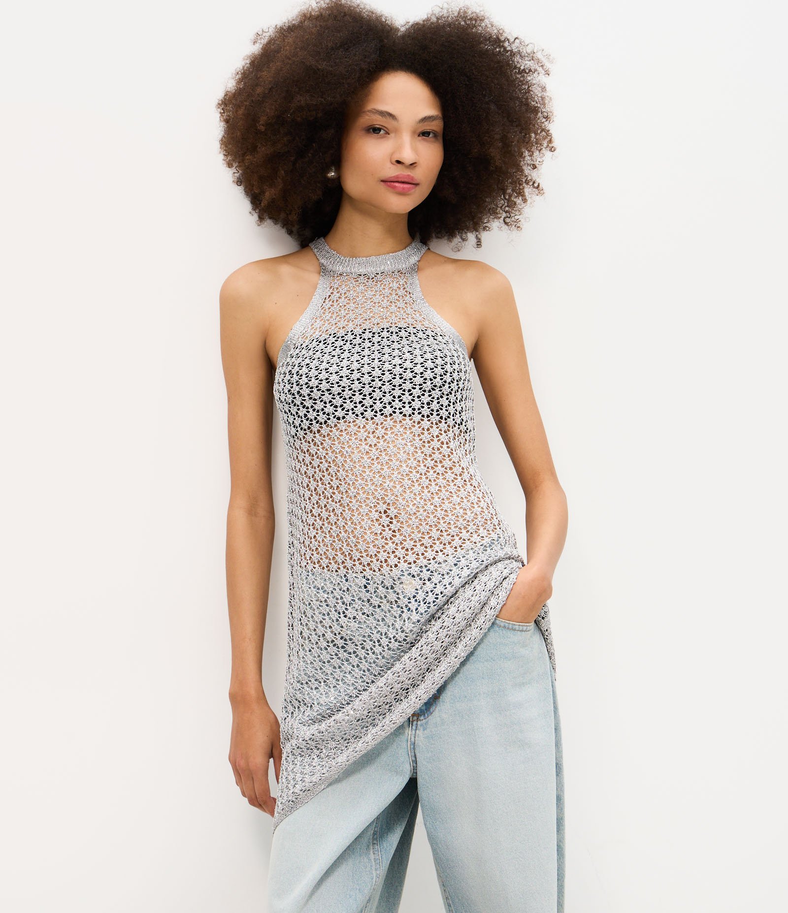 Vestido Curto em Tricô com Paetês e Gola Halter Cinza 1