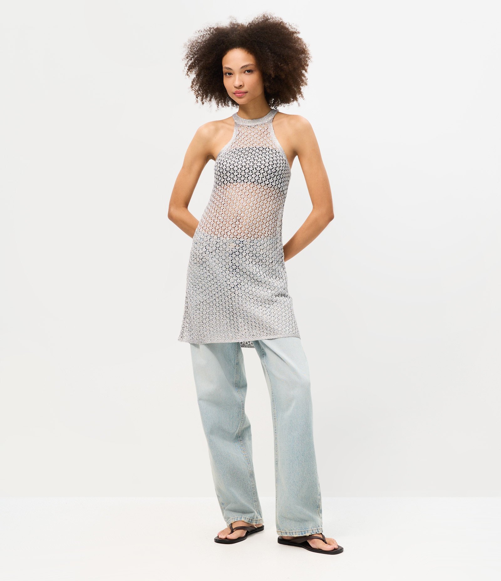 Vestido Curto em Tricô com Paetês e Gola Halter Cinza 2