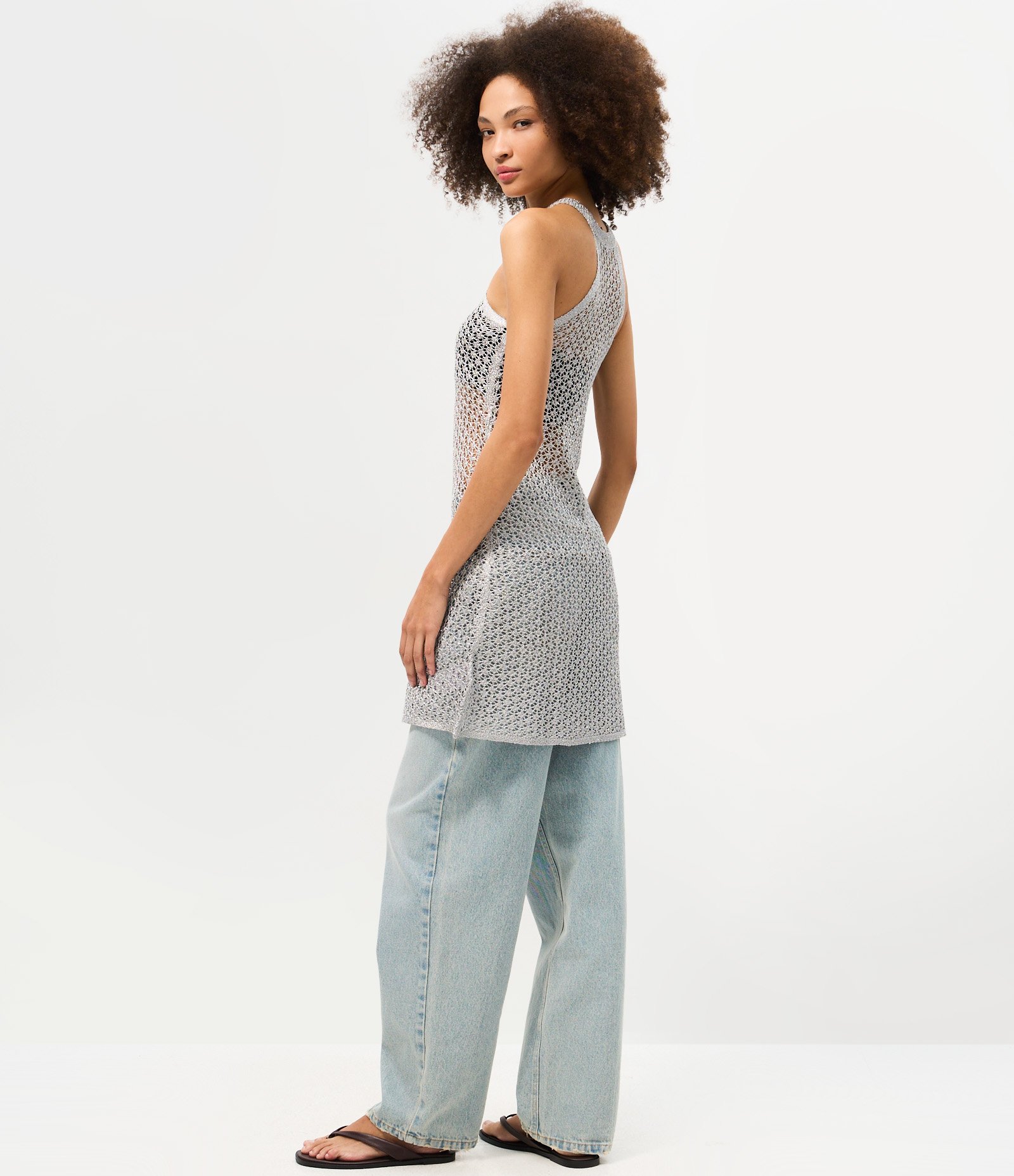 Vestido Curto em Tricô com Paetês e Gola Halter Cinza 4