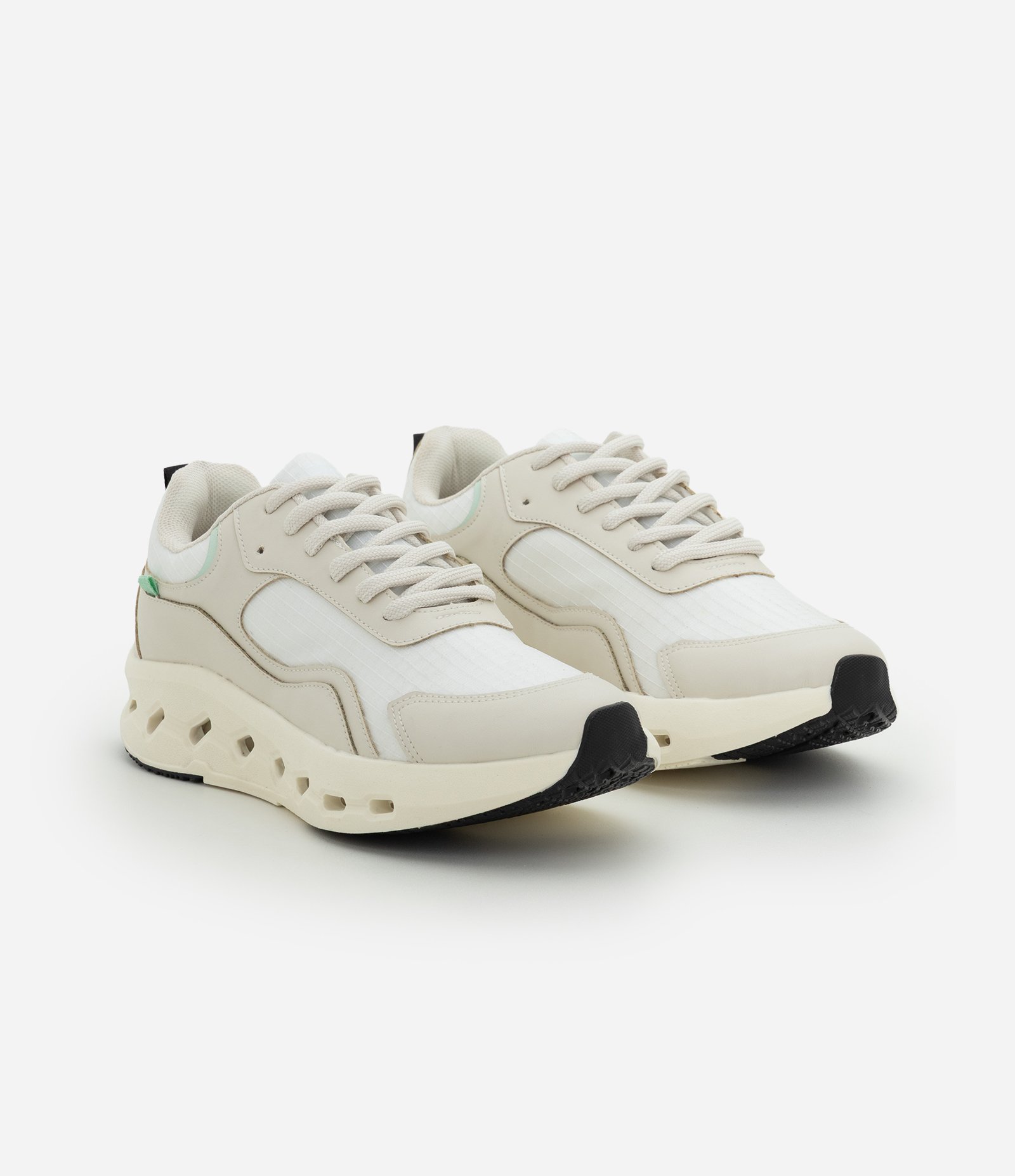 Tênis Jogging com Recortes e Puxador Traseiro Branco 3