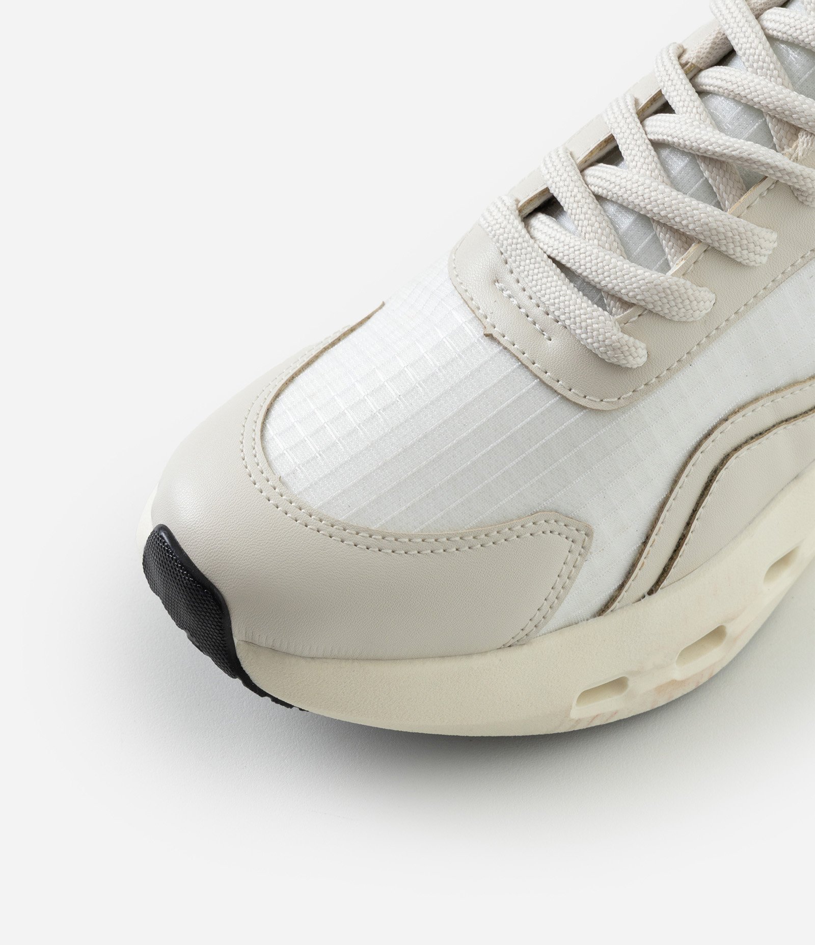 Tênis Jogging com Recortes e Puxador Traseiro Branco 5