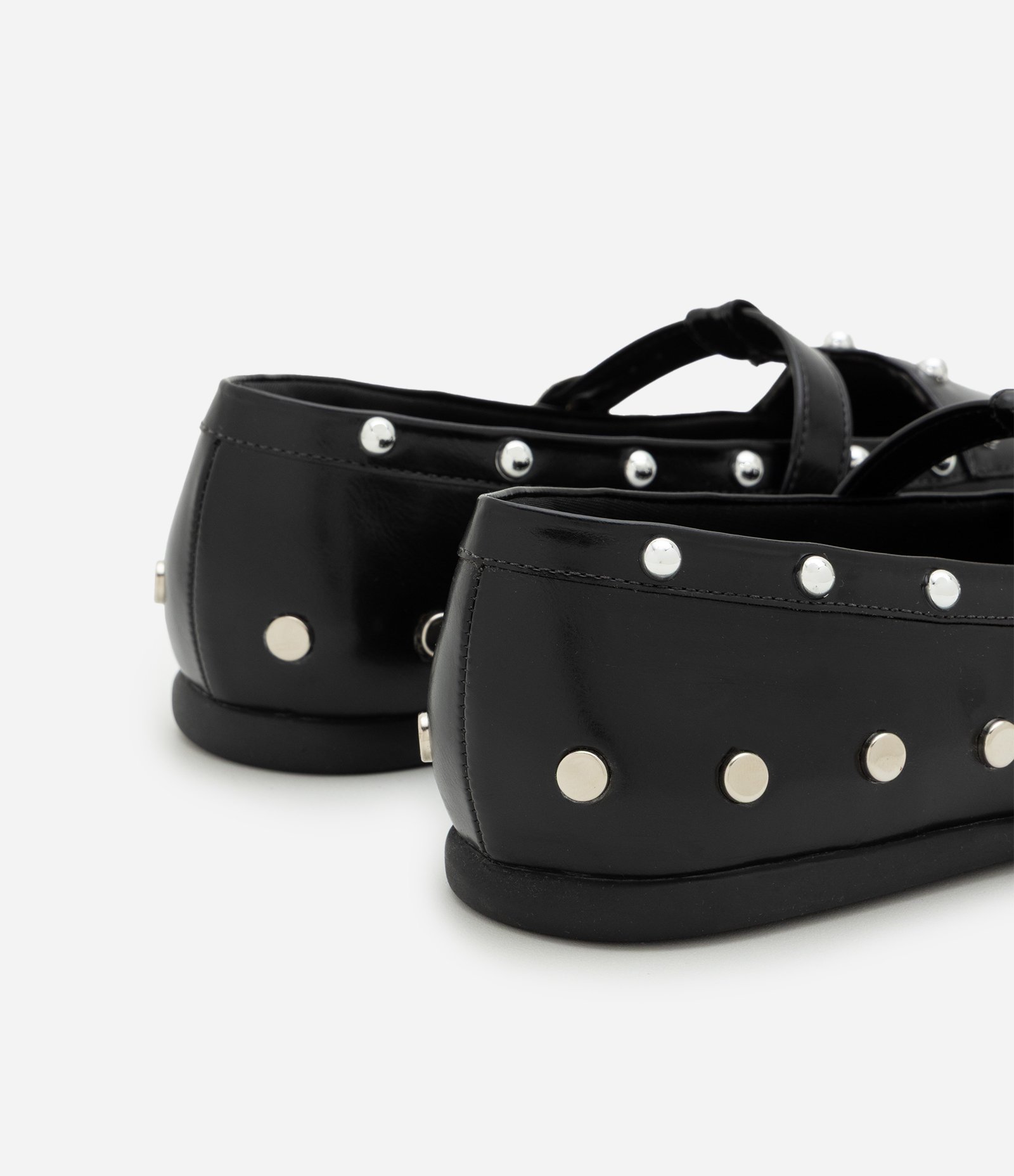Sapato Estilo Salomé em PU com Aplicação de Tachas Preto 4
