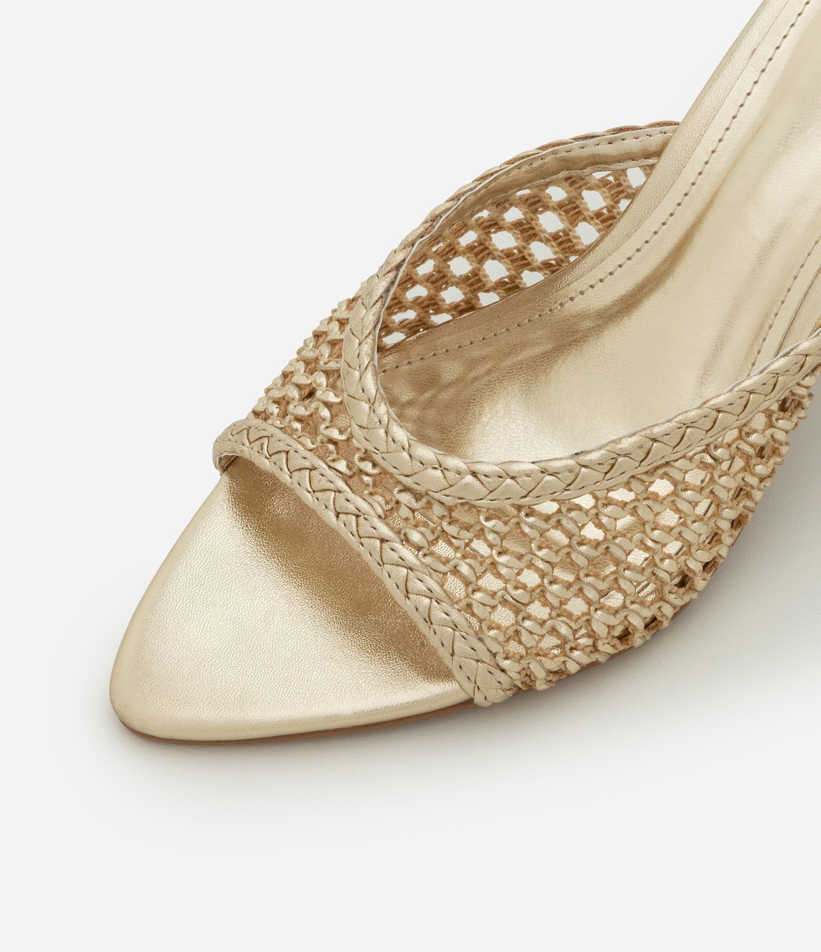 Sandália Mule em PU com Bico Folha Dourado 5