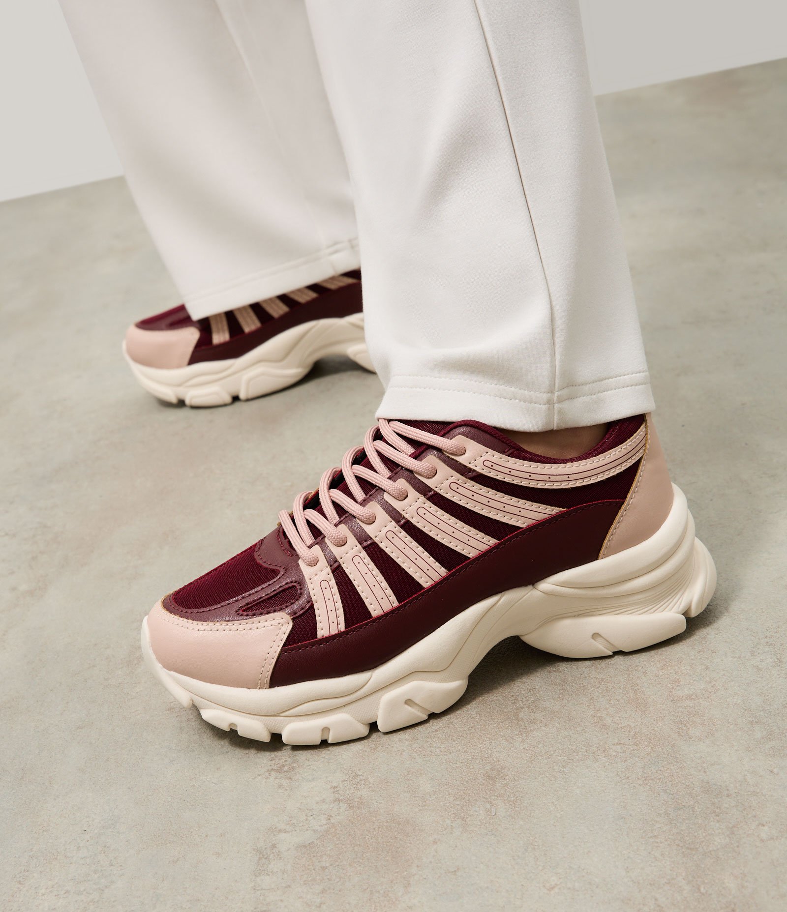 Tênis Jogging em PU com Tiras de Elástico Bordô/Rosa 7