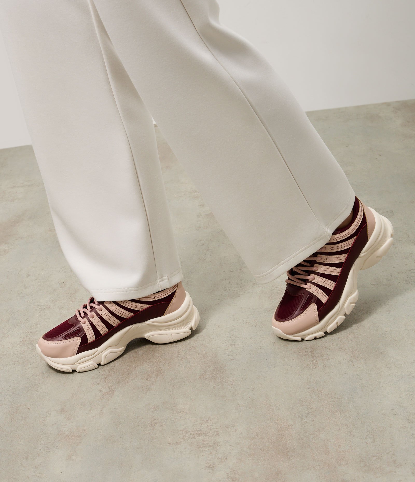 Tênis Jogging em PU com Tiras de Elástico Bordô/Rosa 2