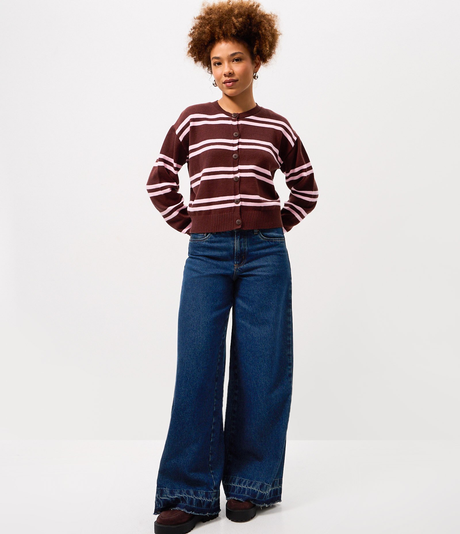 Cardigan Curto em Tricô Listrado com Abotoamento Marrom 2