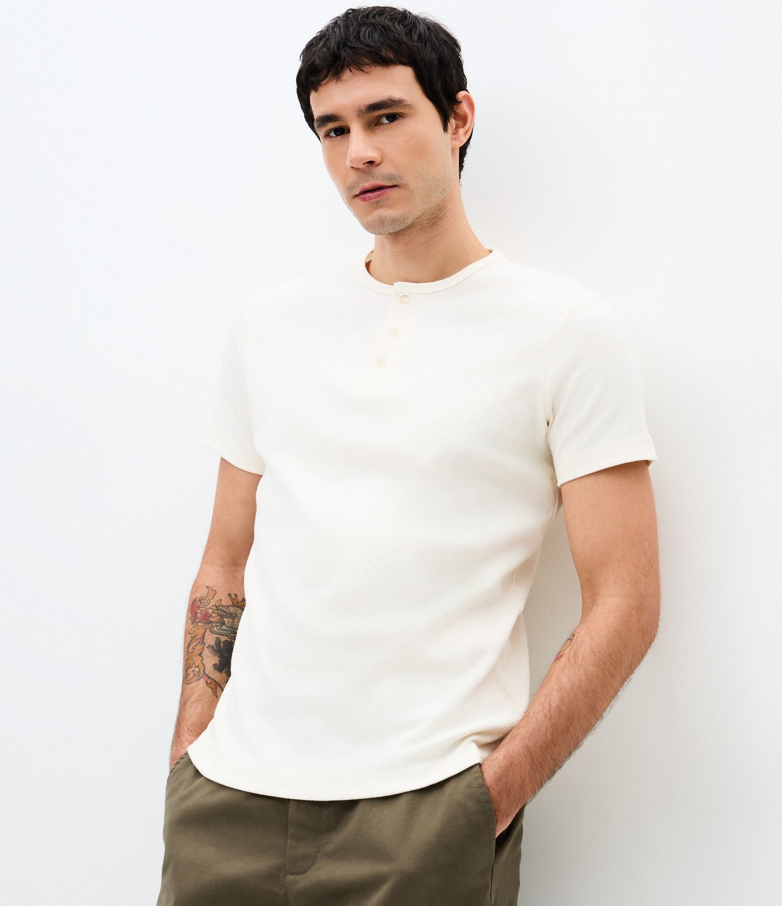 Camiseta Texturizada em Algodão com Gola Henley Off White 3