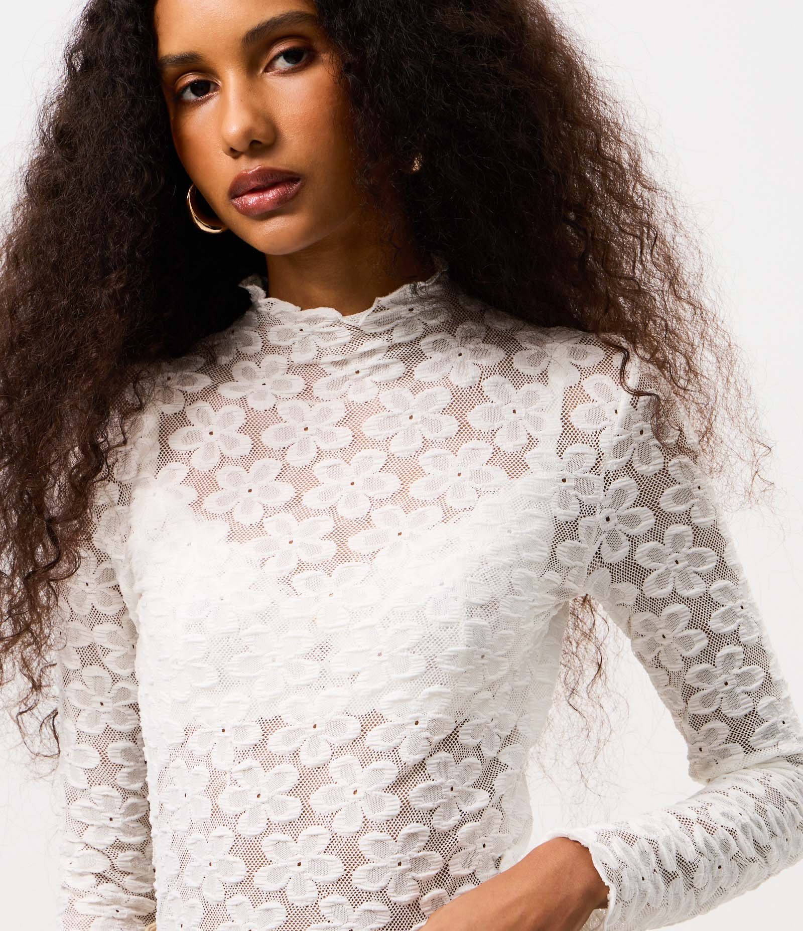Blusa em Renda Floral com Golinha Alta Branco 3