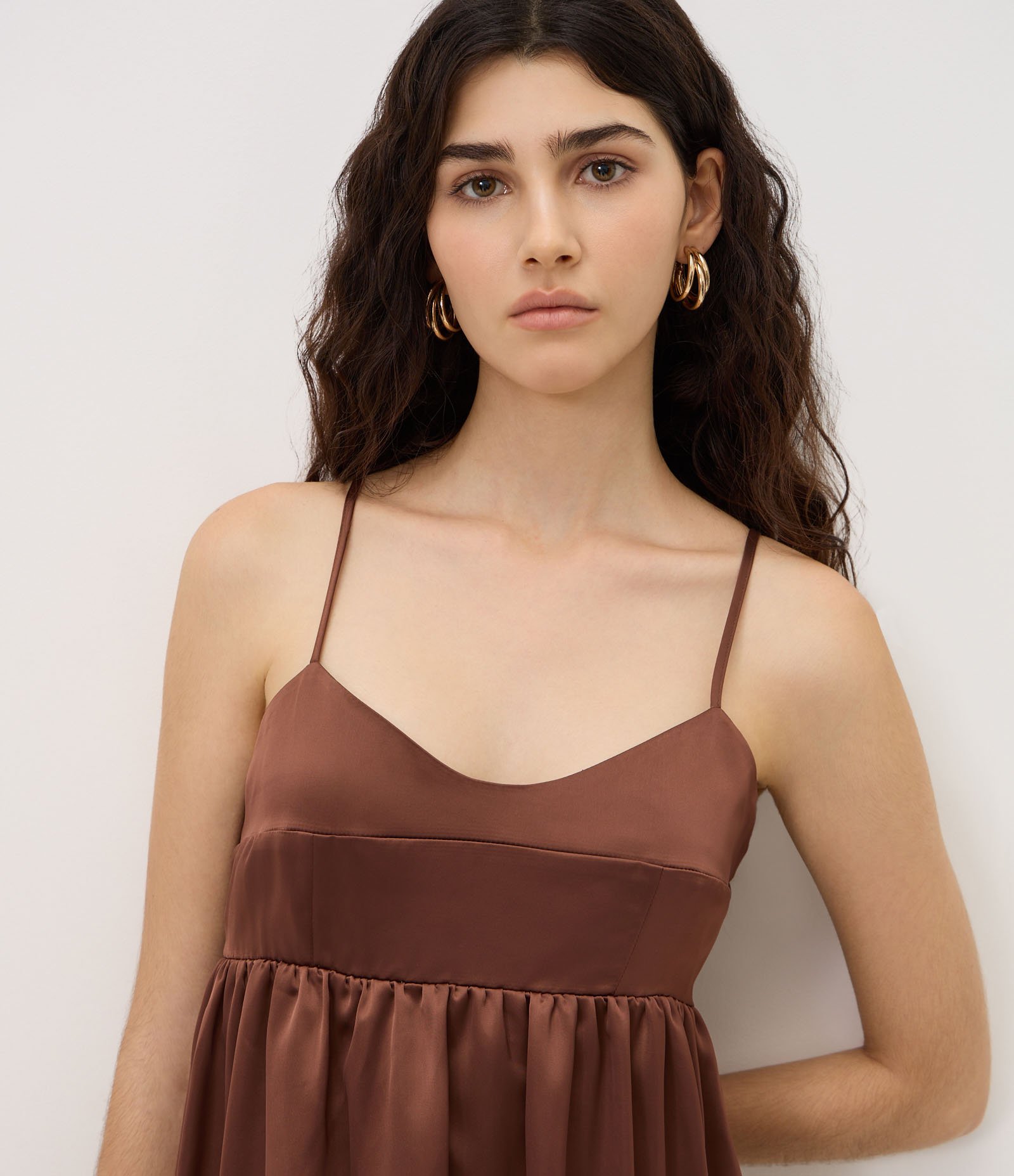 Vestido Balonê em Cetim com Alças Finas Marrom 3