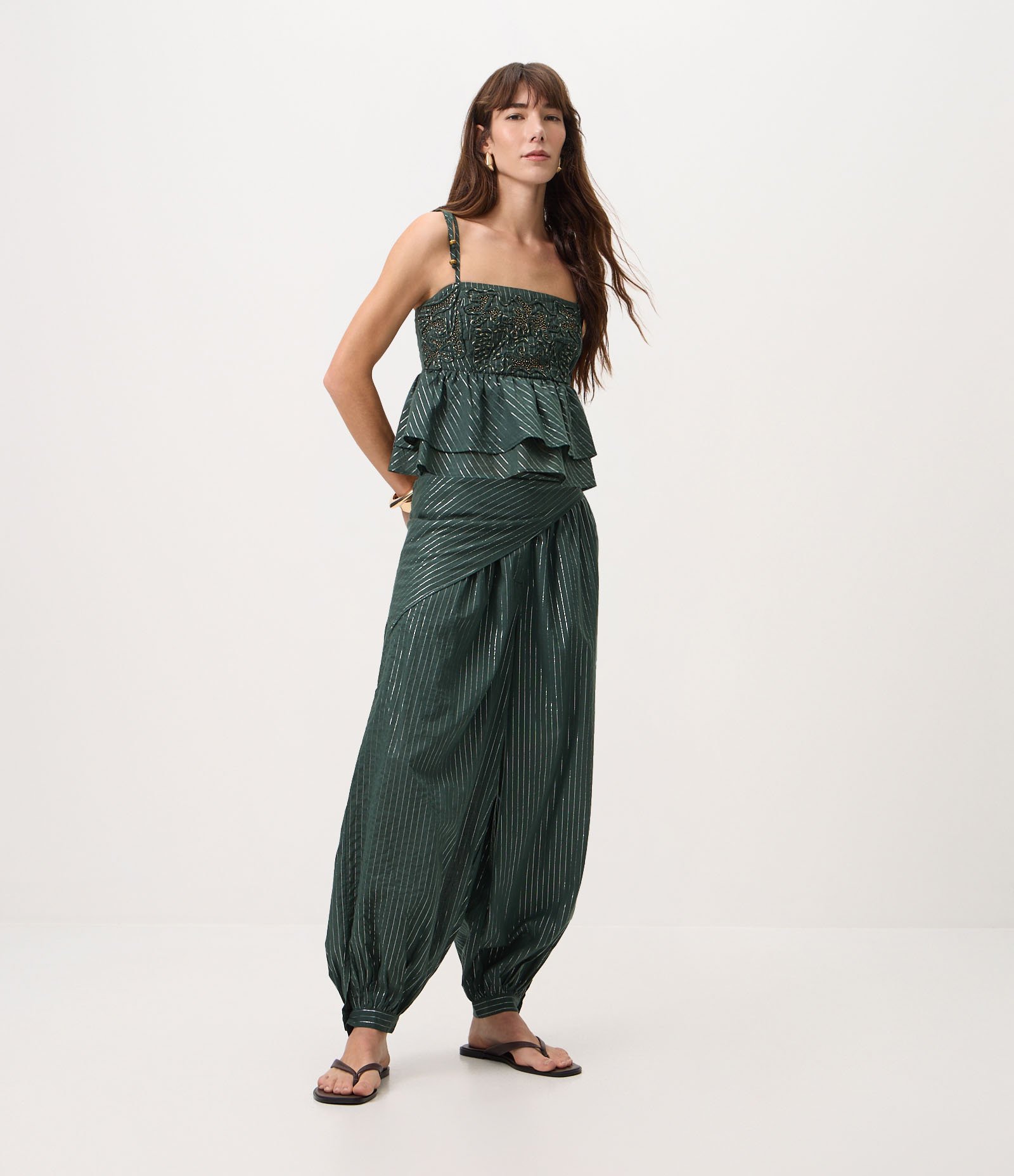 Blusa em Algodão com Bordado e Babado na Barra Verde 2