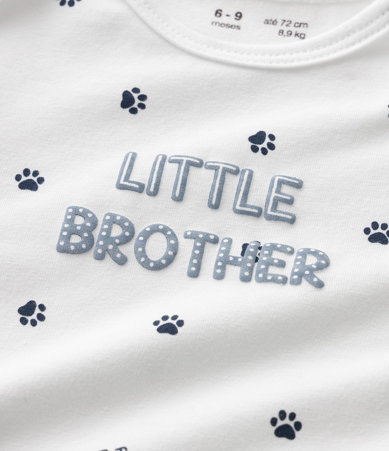 Body Bebê com Estampa Fullprint Patinhas e Lettering Little Brother – Tam RN a 18 Meses Branco 4