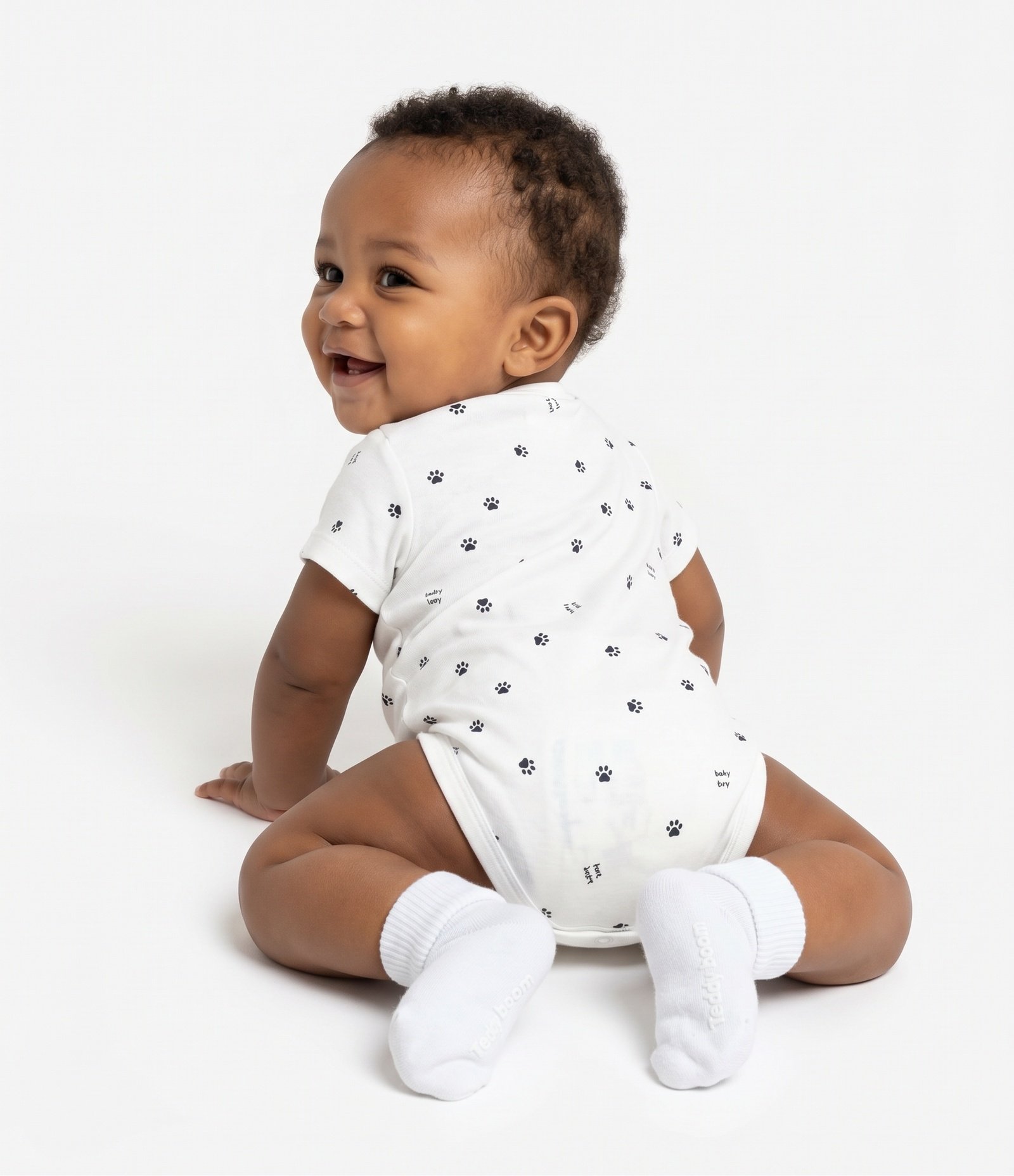 Body Bebê com Estampa Fullprint Patinhas e Lettering Little Brother – Tam RN a 18 Meses Branco 7
