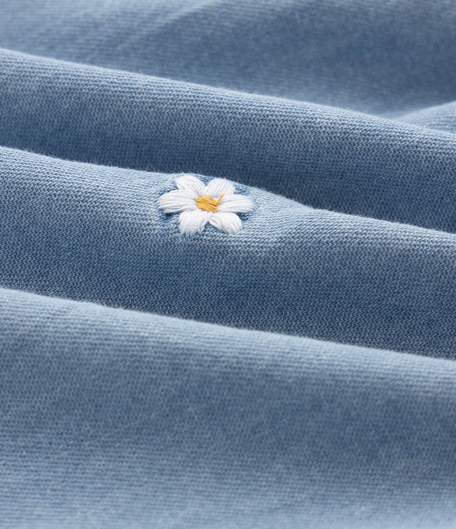 Salopete Bebê em Jeans com Florzinhas - Tam 3 a 18 Meses Azul 5
