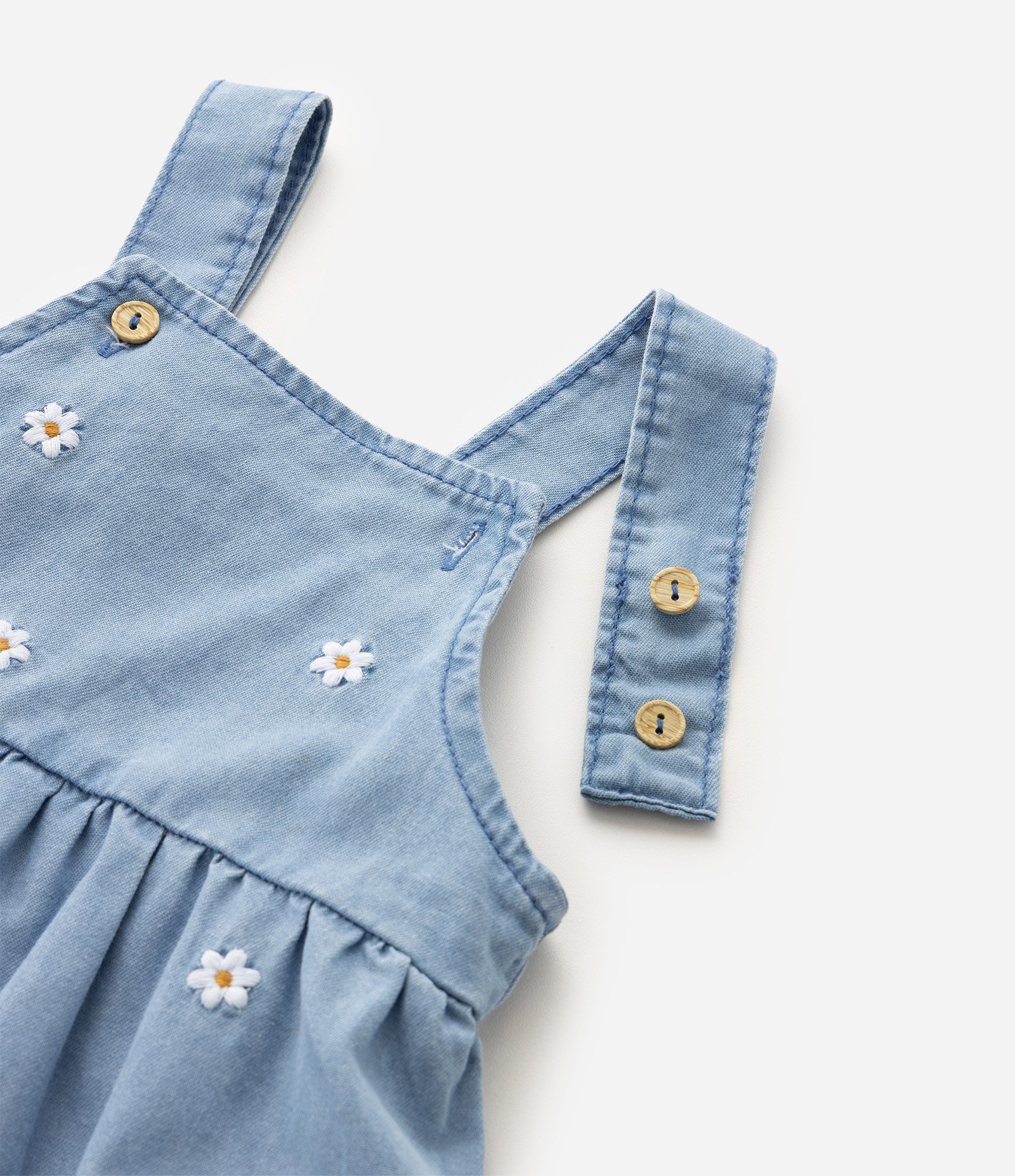Salopete Bebê em Jeans com Florzinhas - Tam 3 a 18 Meses Azul 6