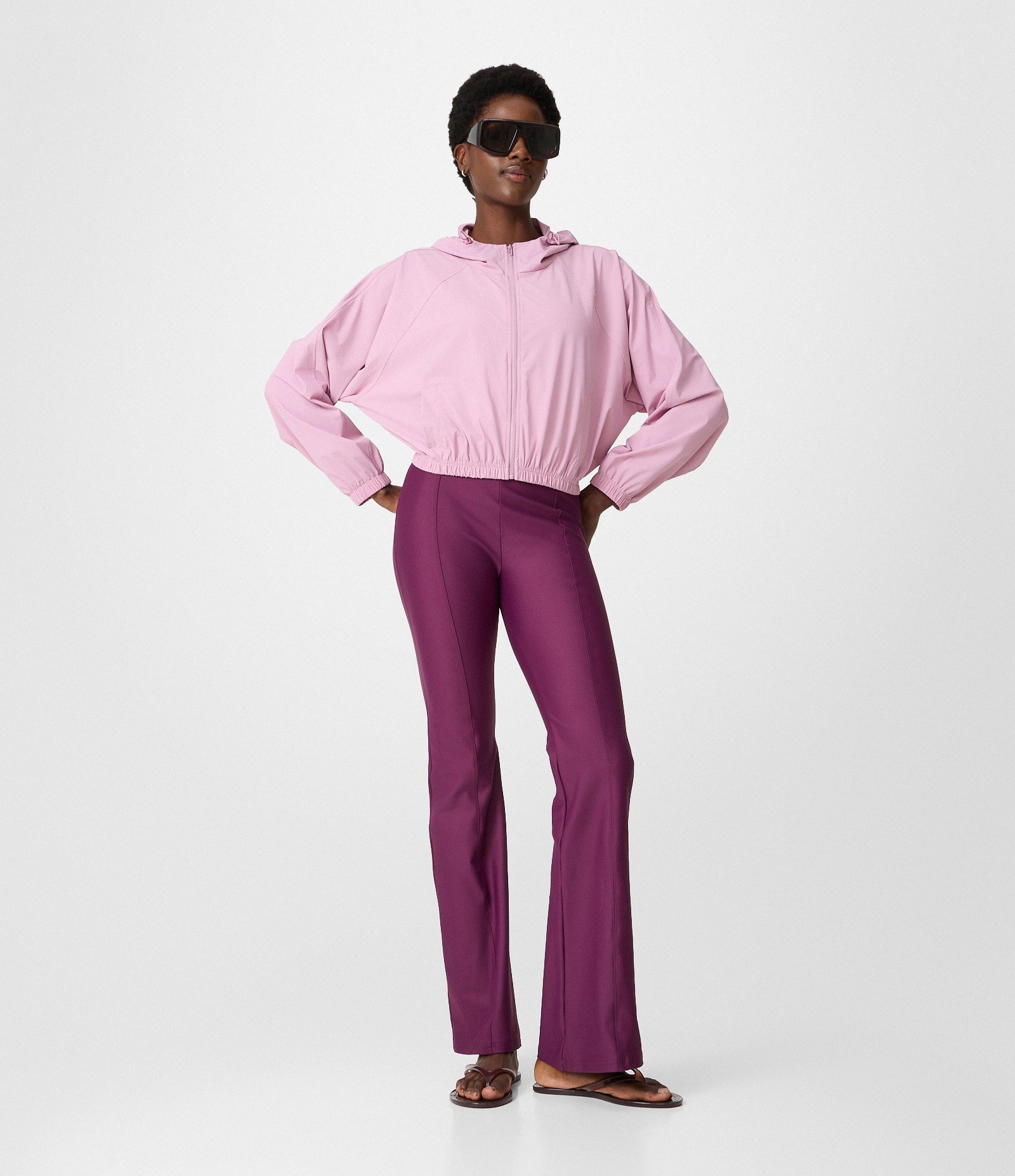 Jaqueta Cropped Corta Vento Esportiva em Microfibra com Capuz Rosa 2