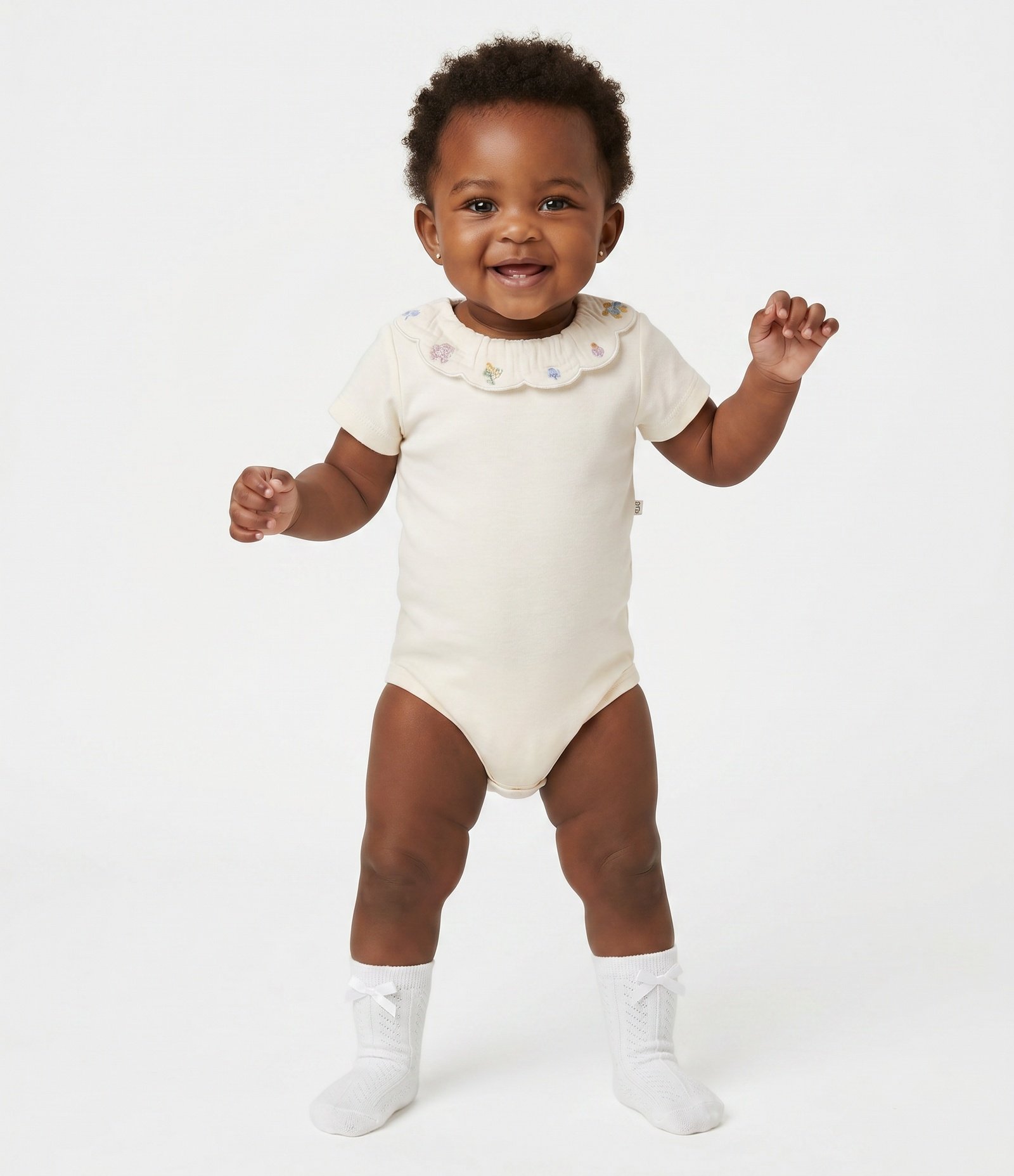 Body Bebê em Suedine com Gola Boneca Bordada Floral – Tam RN a 18 Meses Off White 1