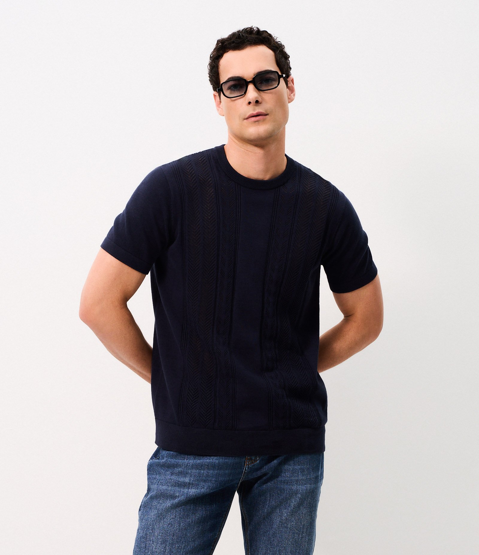 Camiseta em Algodão Texturizado com Retilínea Cable Azul 1