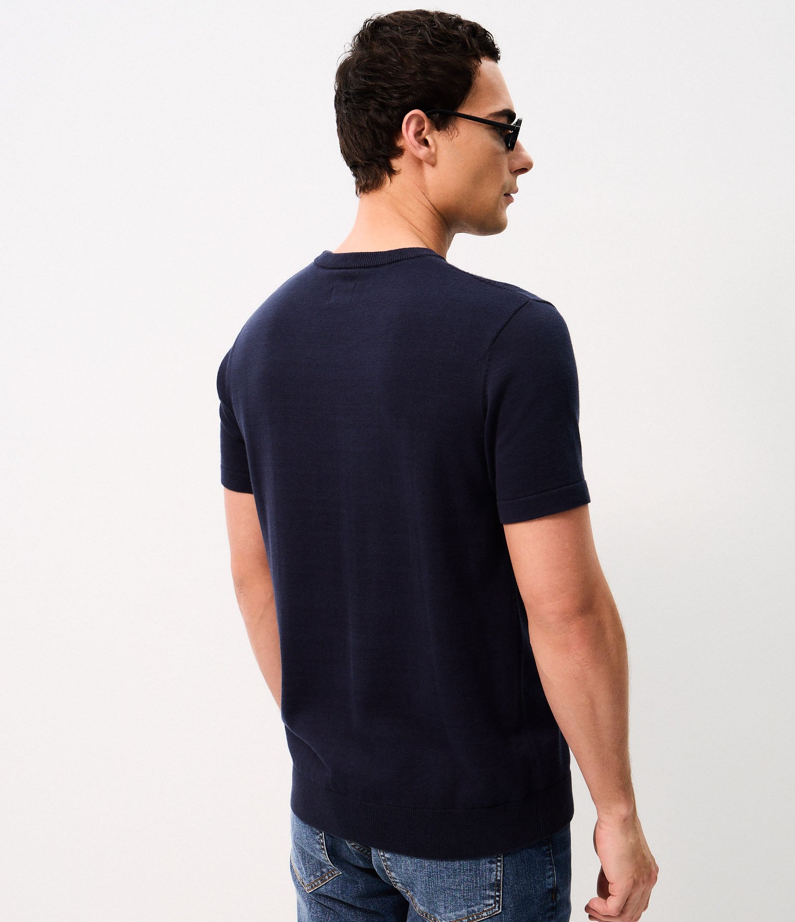 Camiseta em Algodão Texturizado com Retilínea Cable Azul 3