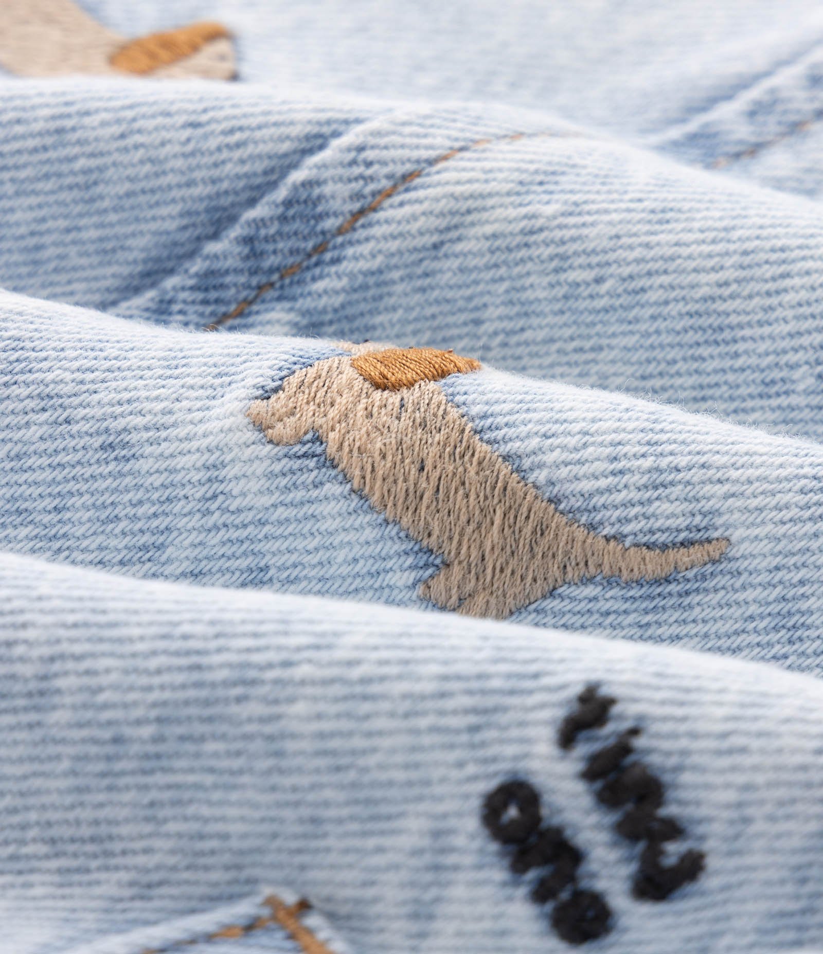 Jardineira Jeans Curta com Bordado de Cachorros Bebê - Tam 0 a 18 Meses Azul 4