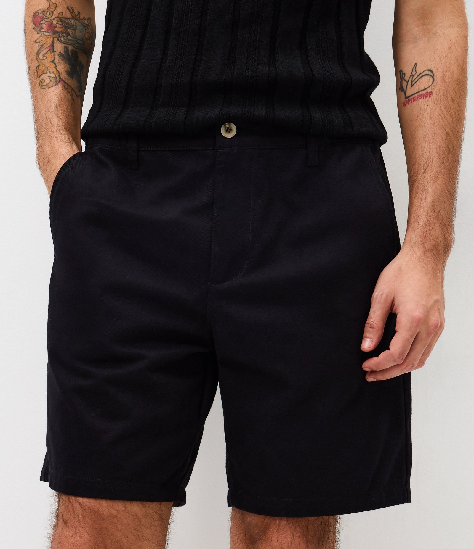 Bermuda Sarja Reta com Cós Elástico Preto 2
