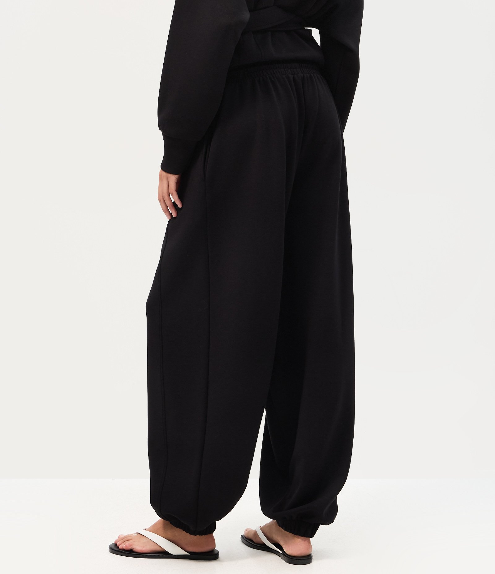 Calça Balloon em Modal com Amarração na Cintura e Bolsos Preto 4