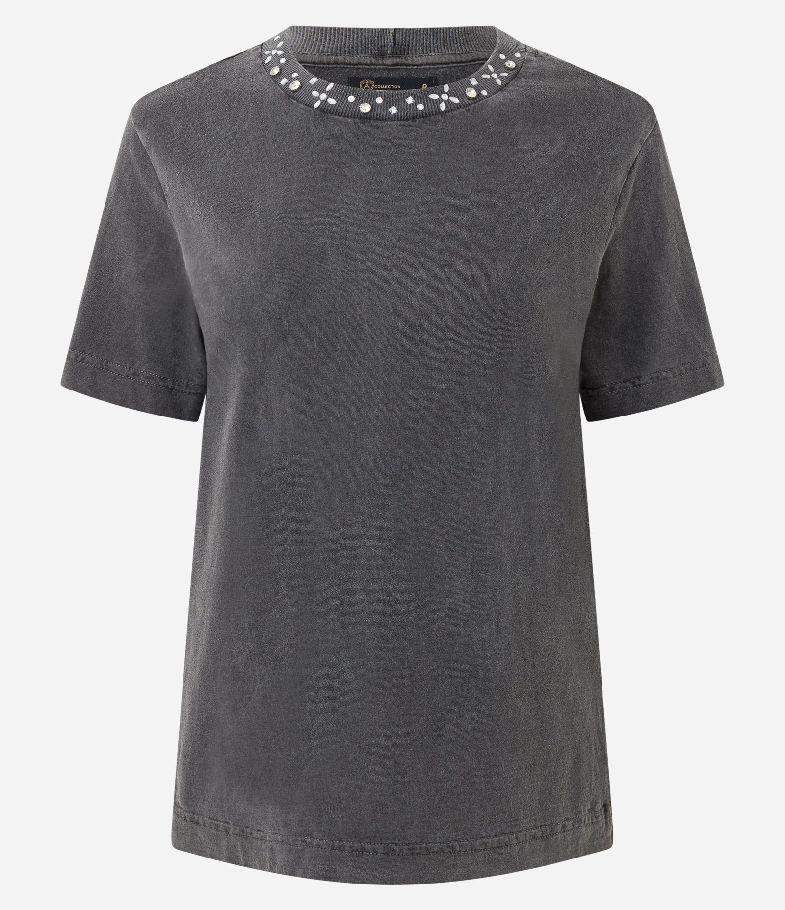 Camiseta com Efeito de Lavagem e Aplicação de Brilhos na Gola Preto 5