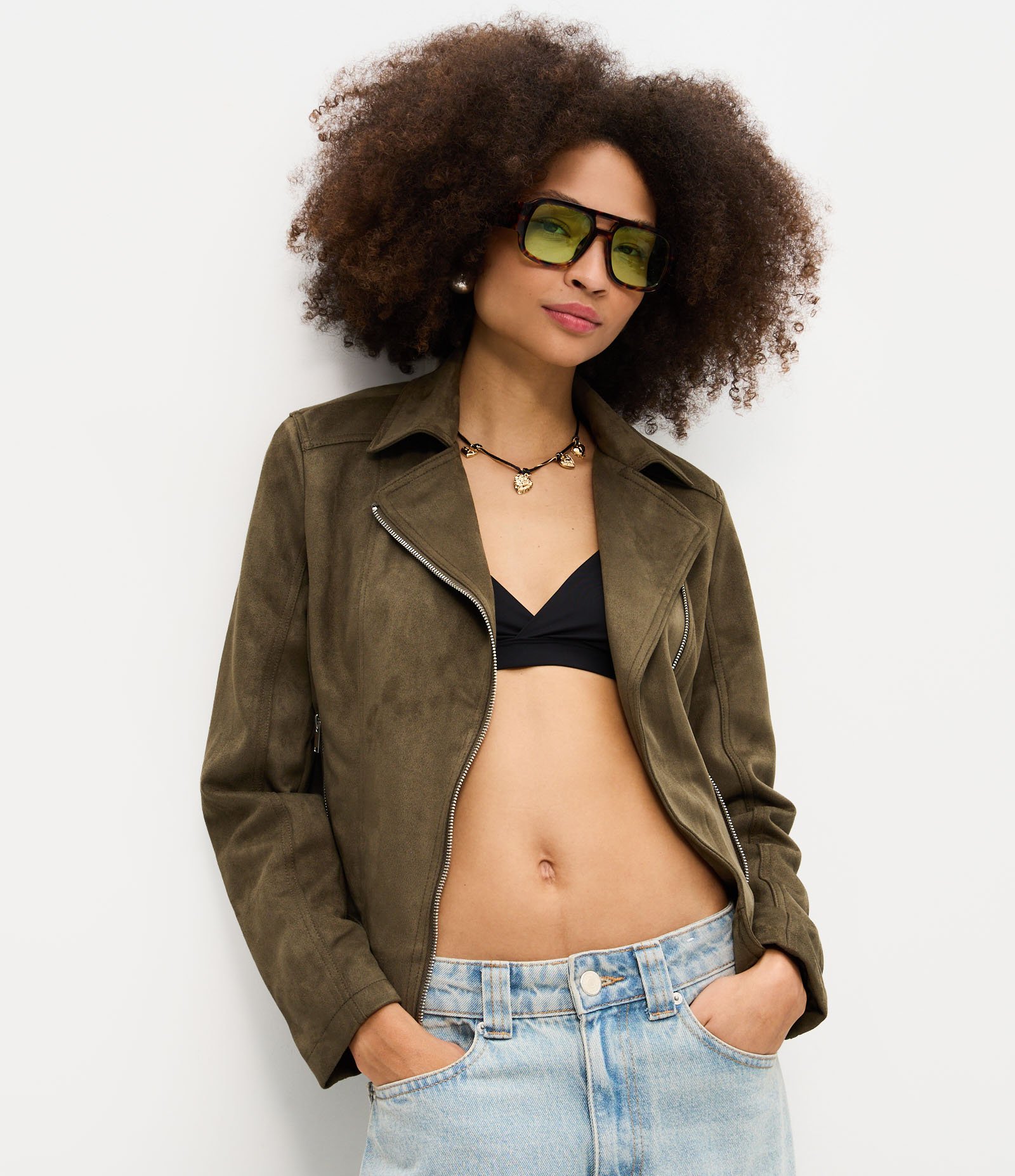 Jaqueta Biker em Suede com Bolsos e Zíper Verde 1