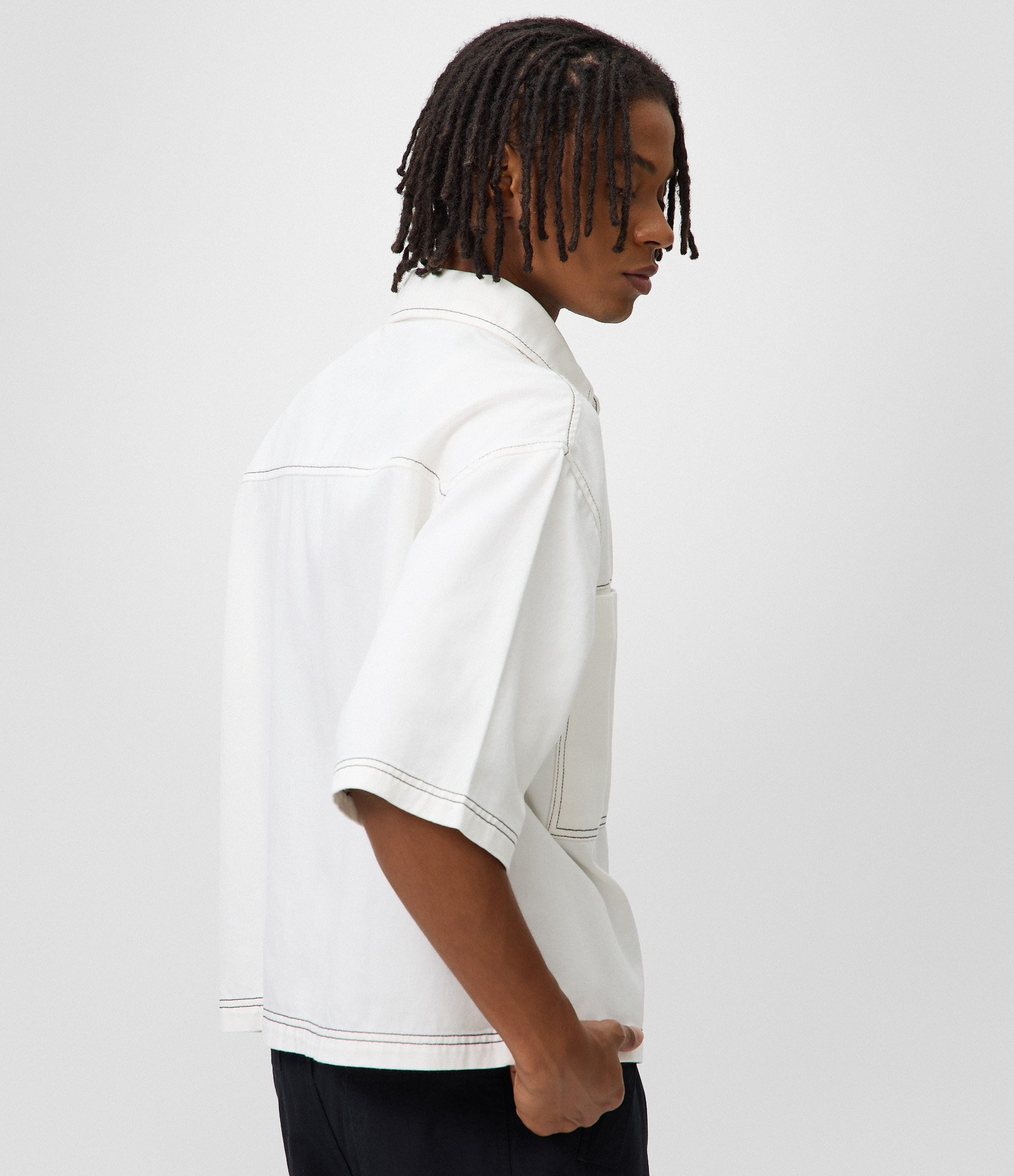 Camisa Boxy em Sarja com Bolsos Grandes e Costura Contrastante Branco 3