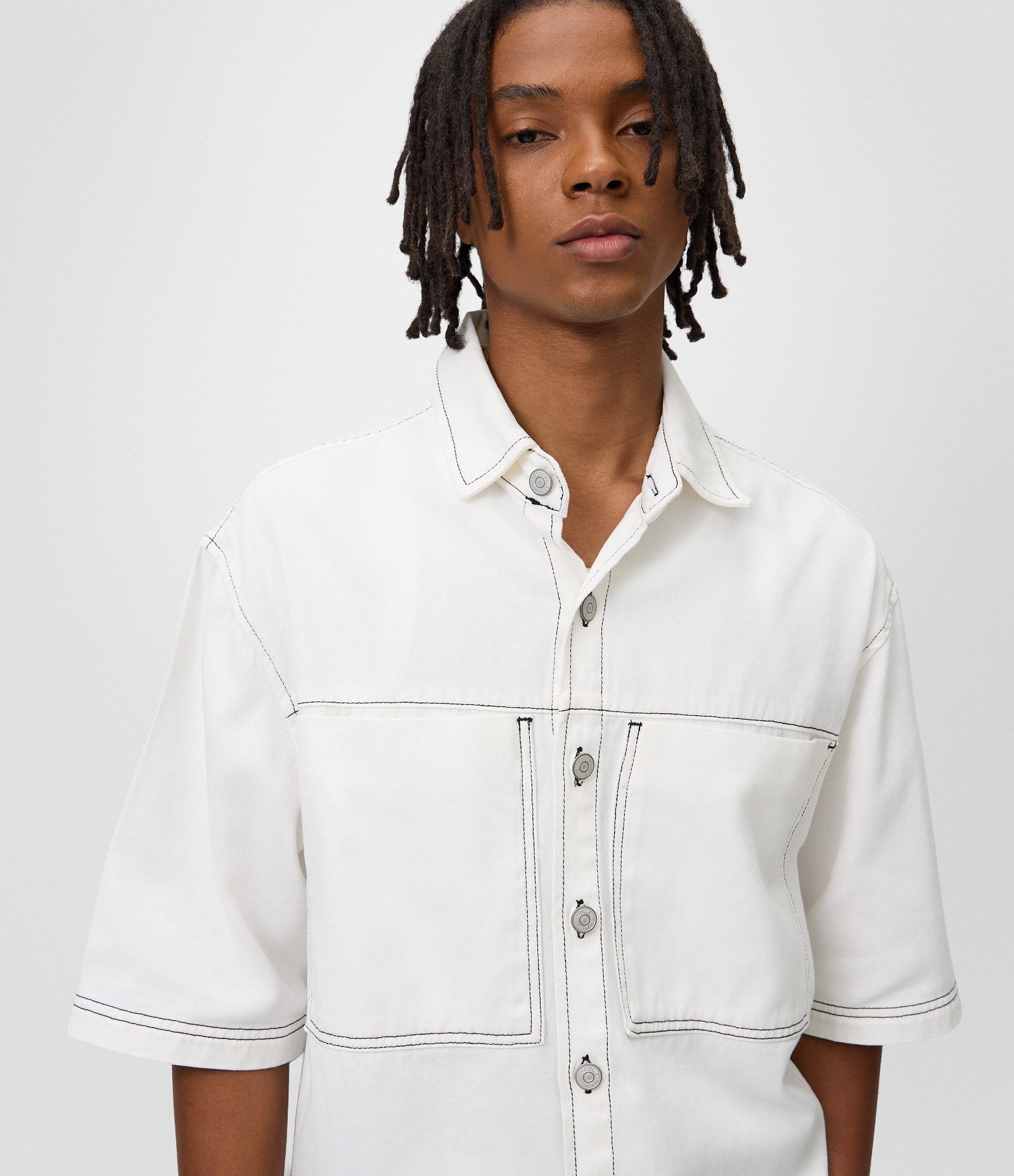 Camisa Boxy em Sarja com Bolsos Grandes e Costura Contrastante Branco 4