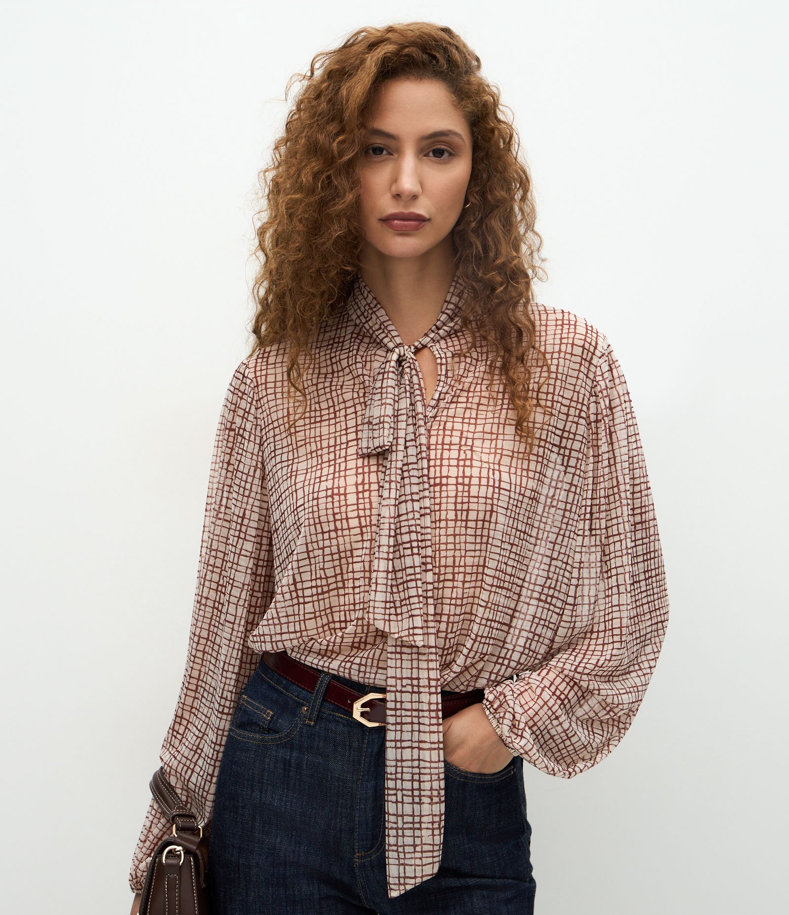 Blusa Ampla com Gola Laço e Estampa Abstrata Bege 1