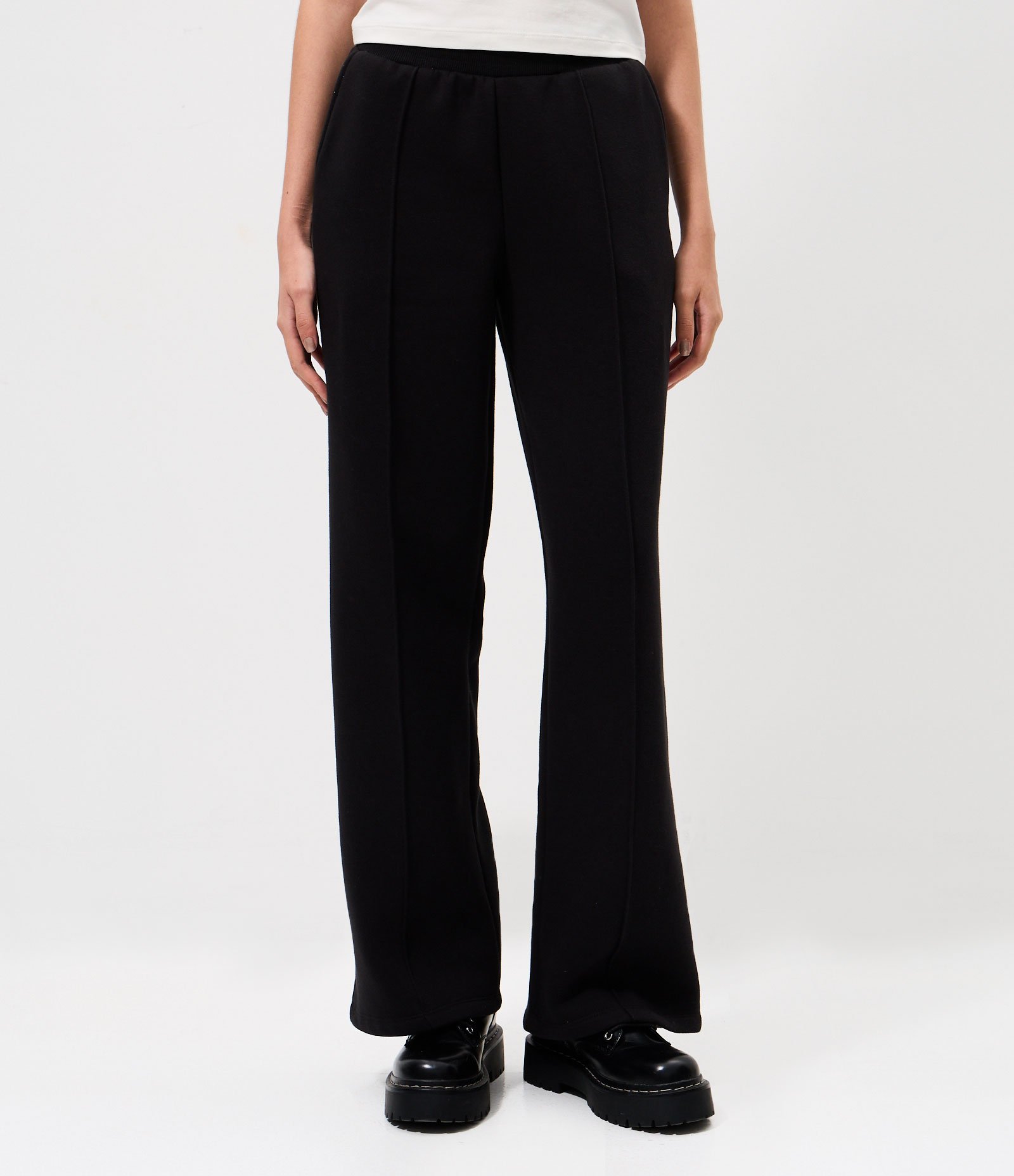 Calça Wide Leg em Moletom com Friso Frontal Preto 2