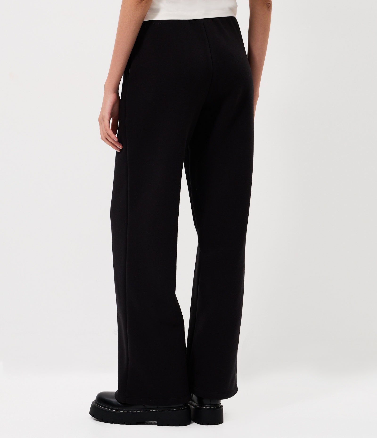 Calça Wide Leg em Moletom com Friso Frontal Preto 4