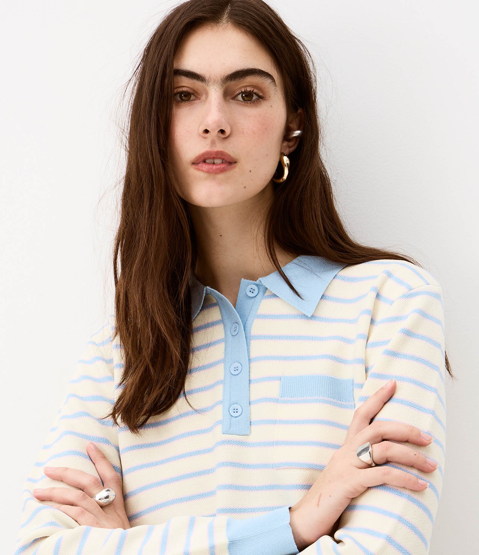 Blusa em Tricô Listrada com Gola Polo e Botões Bege 2